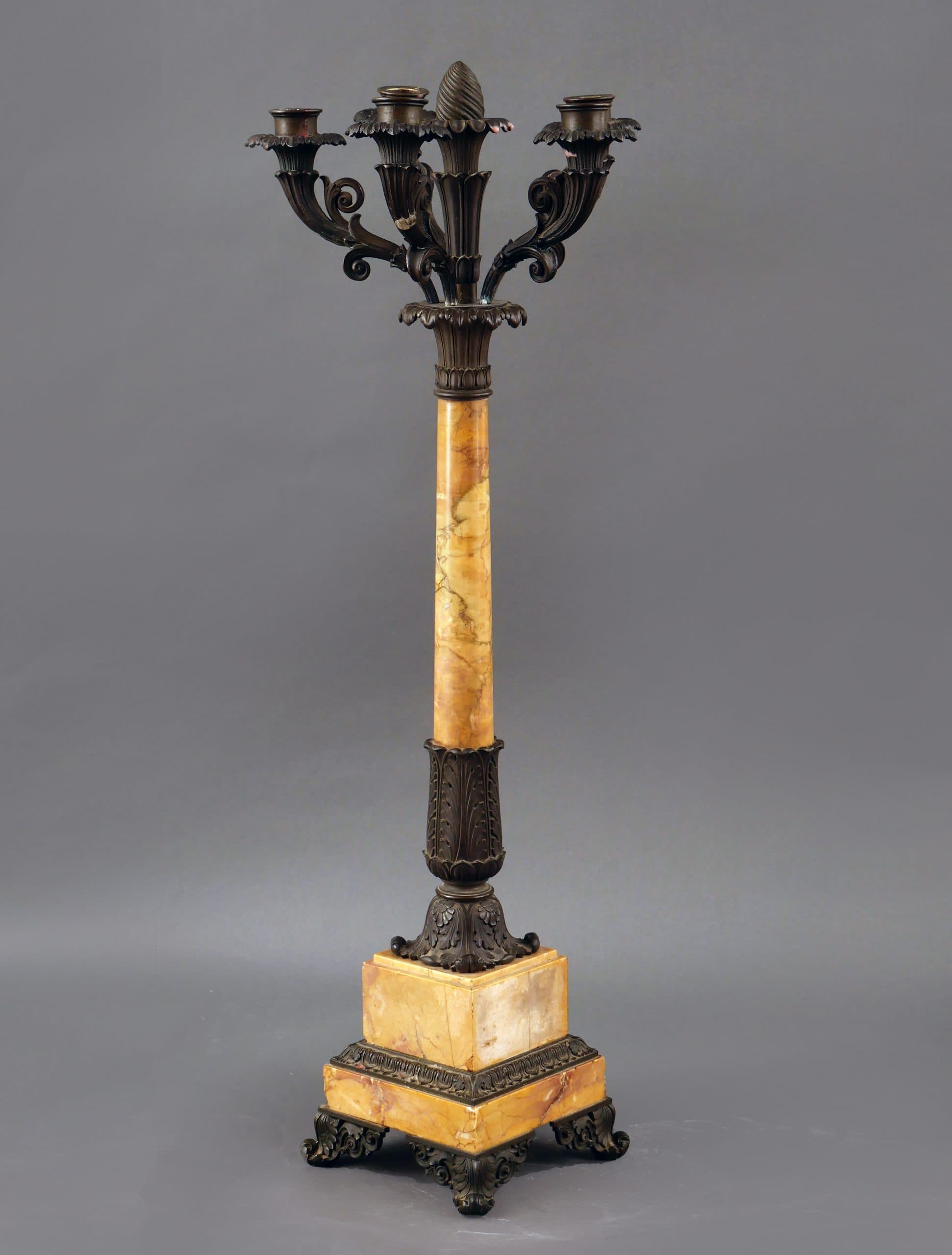 Girandole del Siglo XVII en Mármol y Bronce