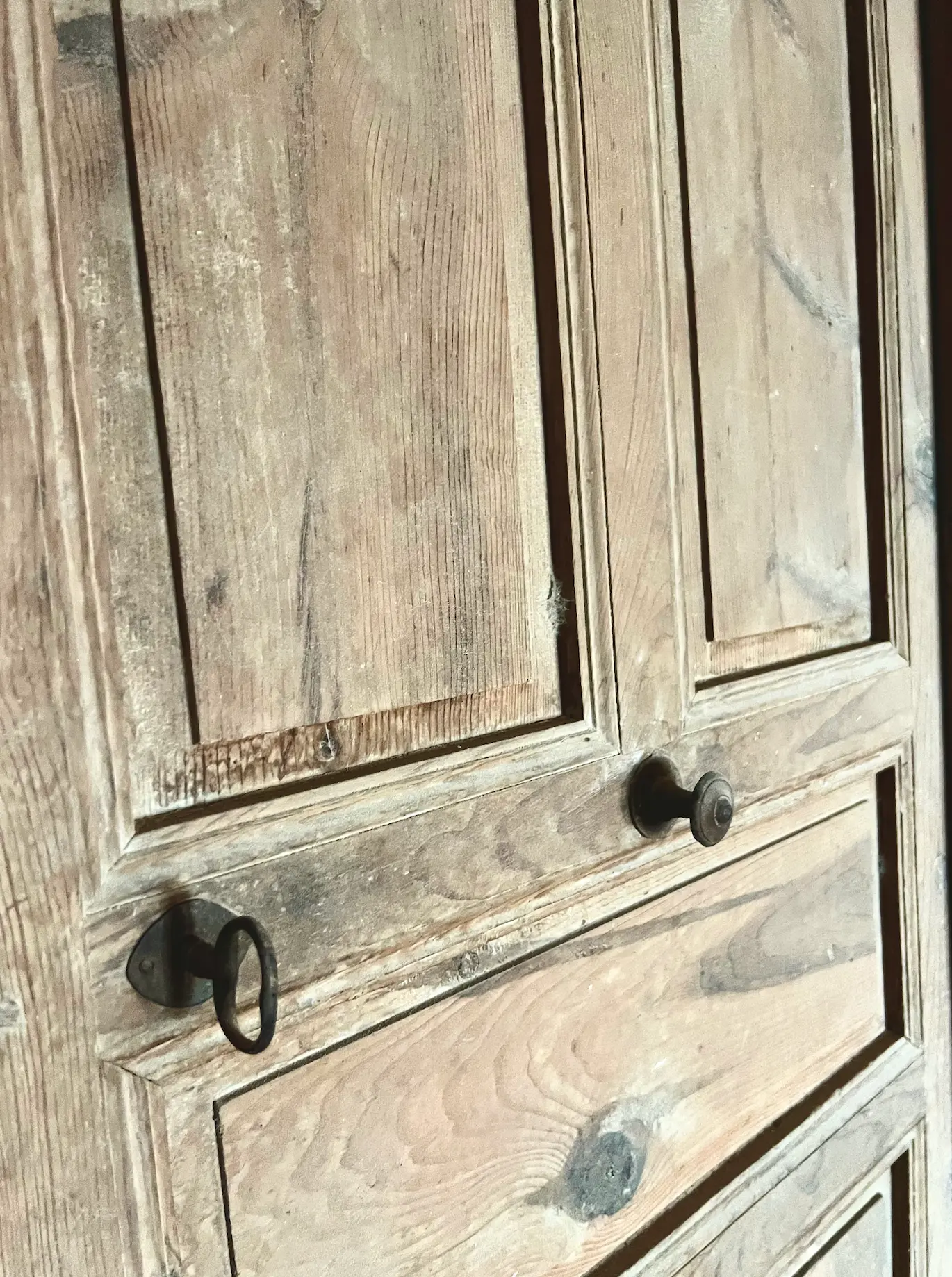 Puerta rústica castellana de madera maciza – finales del Siglo XIX, Puertas Castellanas, Siglo XIX · vista 2/5