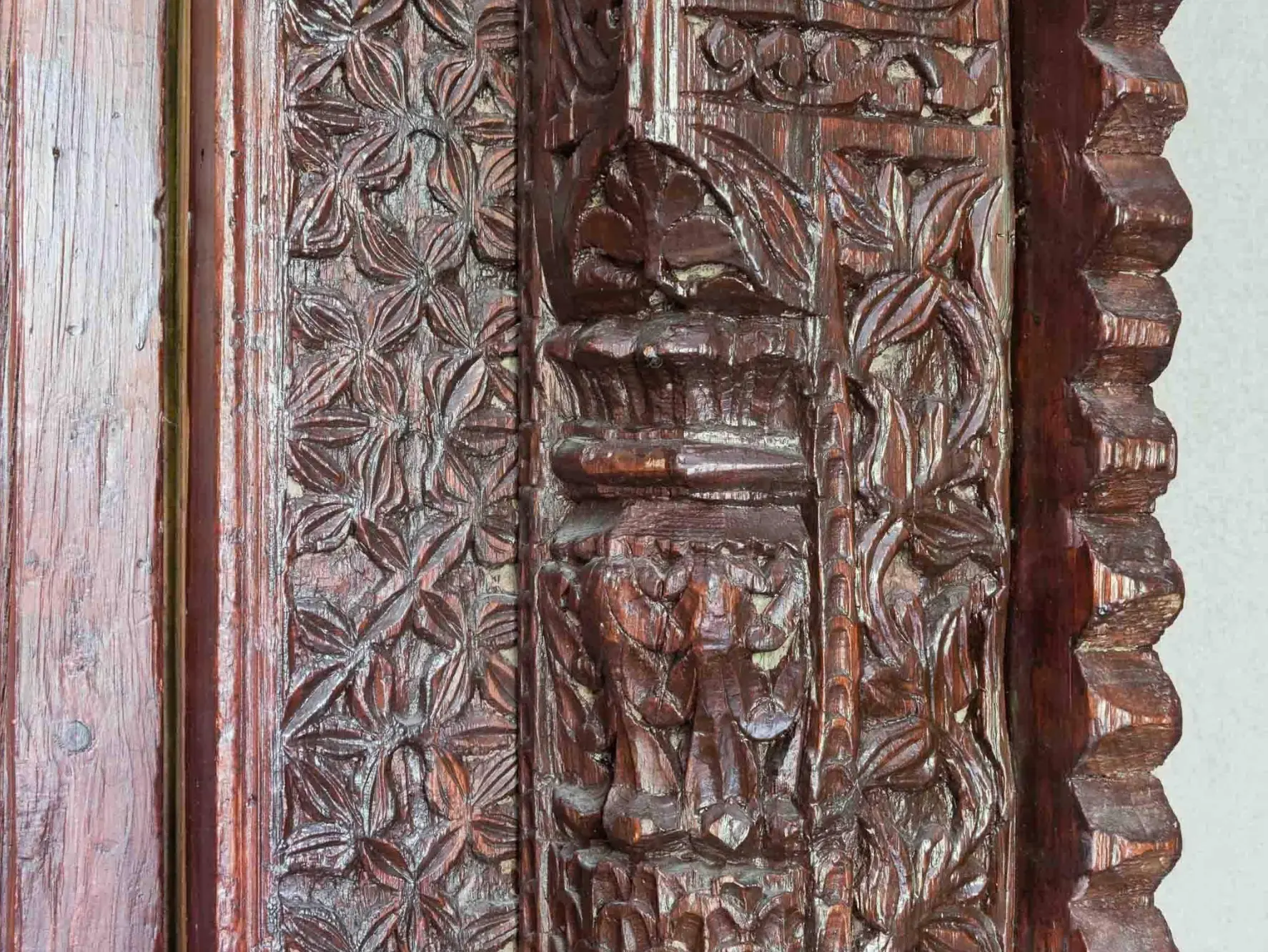 Marco y Puertas Indo-Coloniales Talladas, Siglo XIX, Puertas Nobles de la India, Siglo XIX · vista 5/9