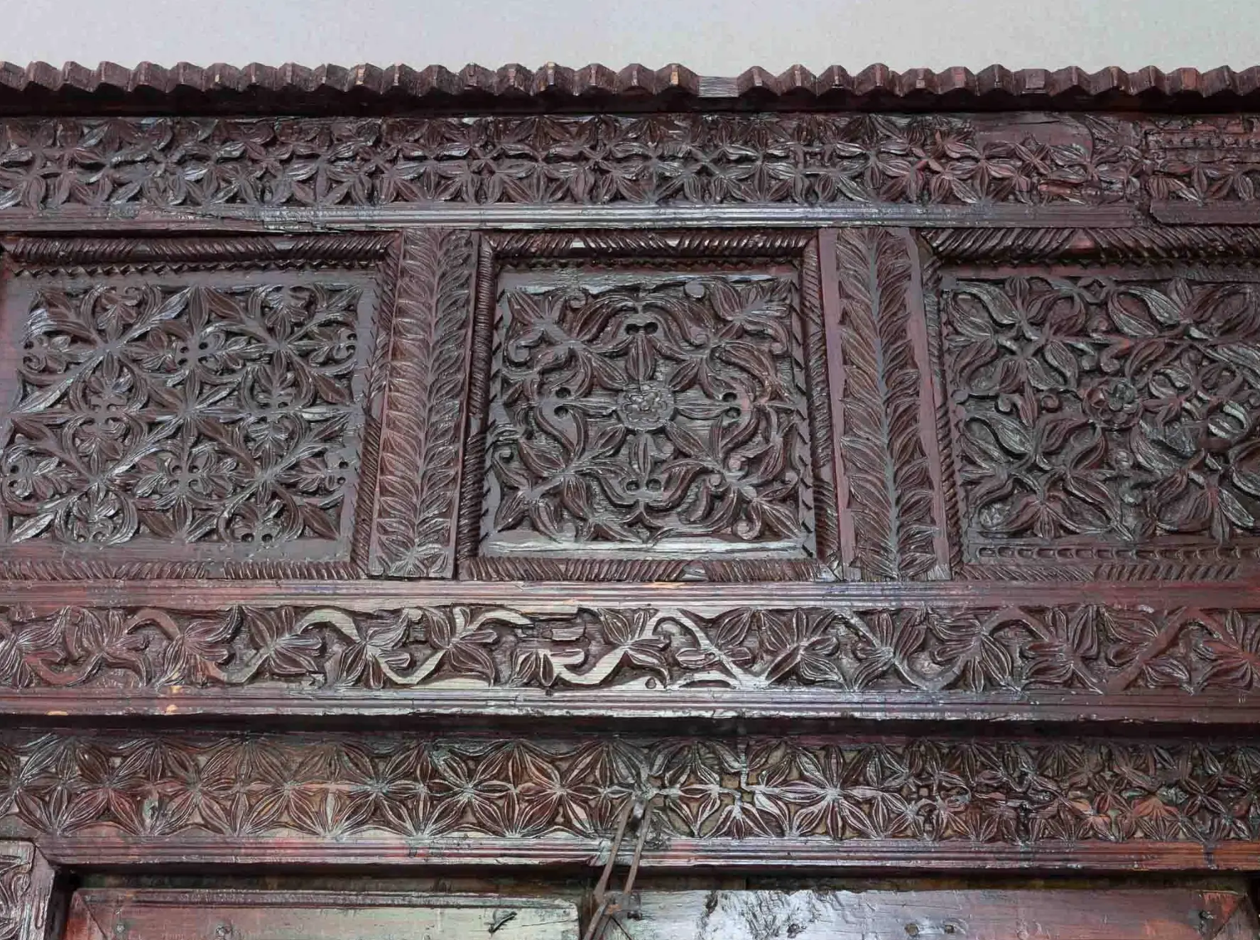 Marco y Puertas Indo-Coloniales Talladas, Siglo XIX, Puertas Nobles de la India, Siglo XIX · vista 3/9