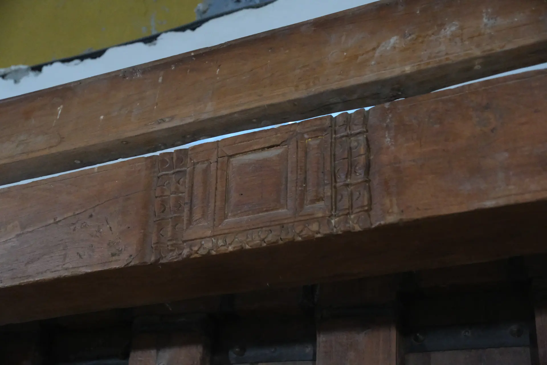 Porton de un Templo del norte de la India, Siglo XIX, Puertas Nobles de la India, Siglo XIX · vista 7/10