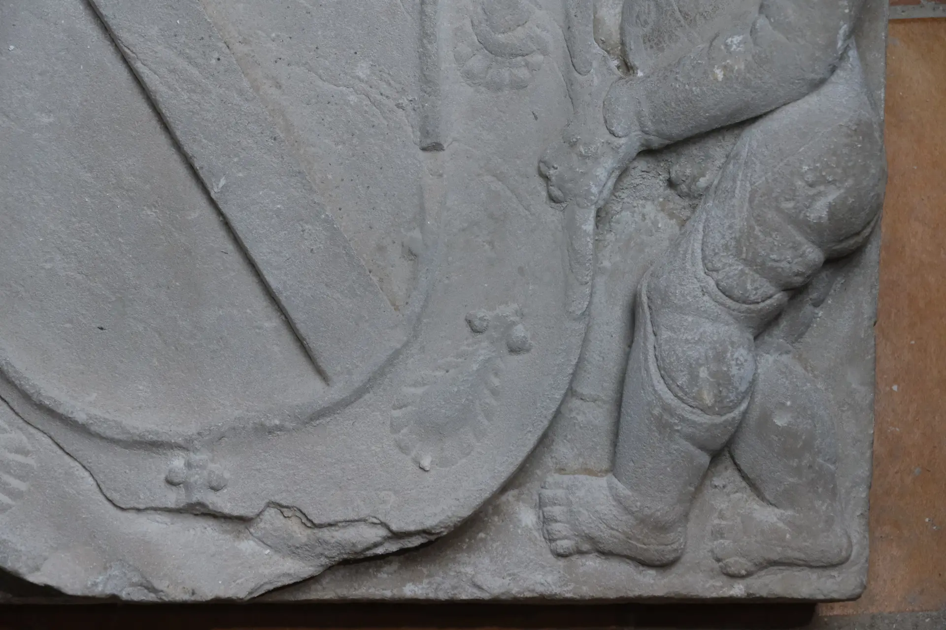 Escudo de Piedra Caliza, Siglo XVIII, Arte y Pintura · vista 4/8