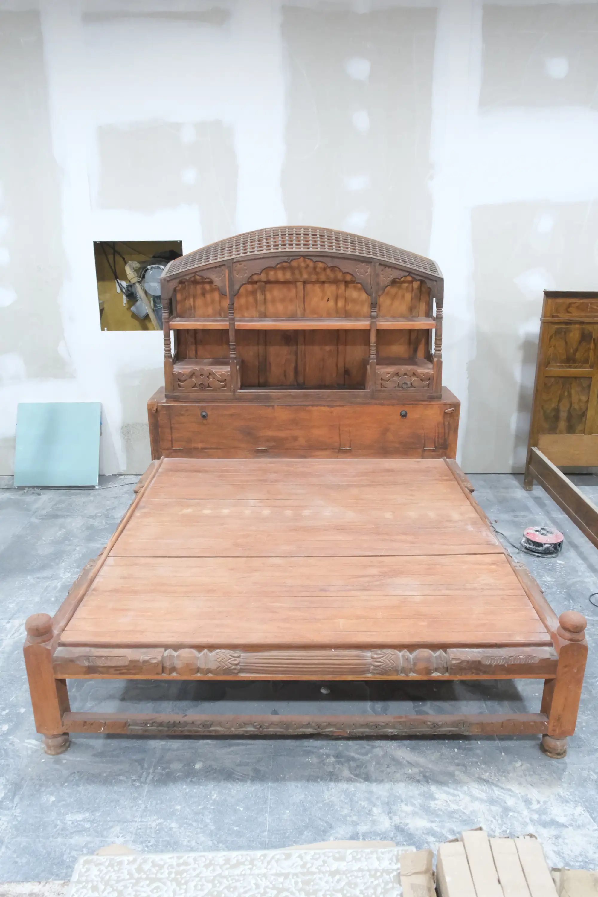 Cama de Teca con Cabezal de la India, Siglo XX