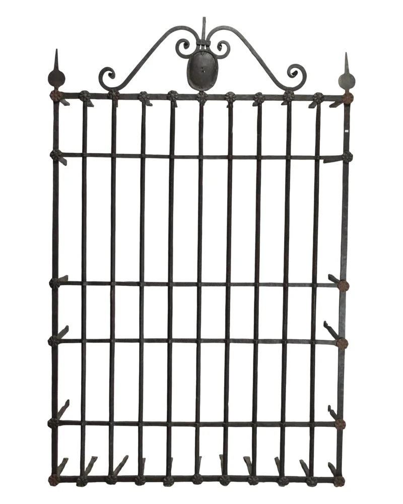 Reja de Hierro Forjado del Siglo XVIII con Copete Decorativo, Herrería y Metal, Siglo XVIII