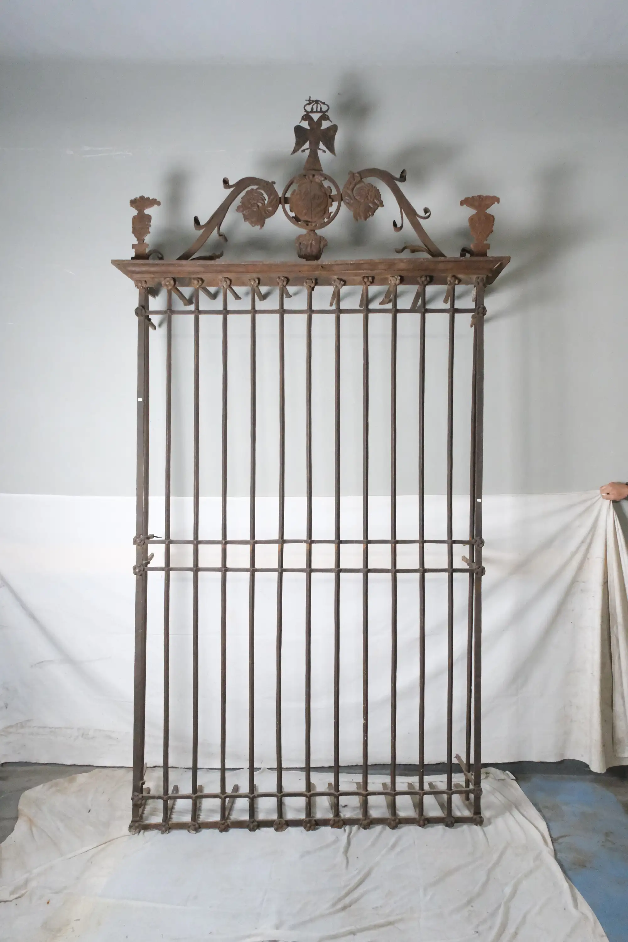 Reja Palaciega del Siglo XVII con Escudo Heráldico