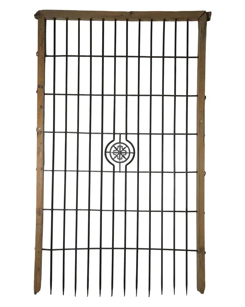 Reja de la Cruz de Caravaca del Siglo XVIII en Madera y Hierro