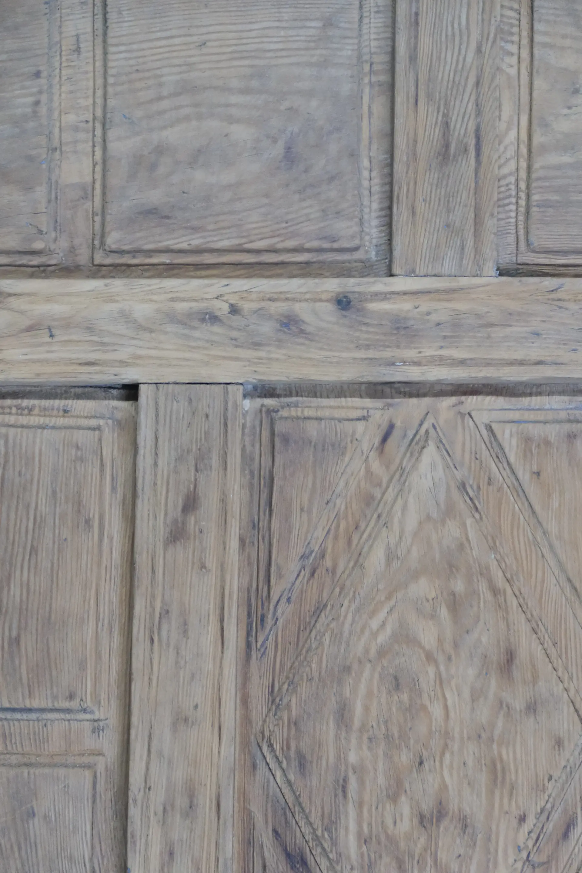 Puerta de Cuarterones del Siglo XVIII en Pino, Puertas y Arquitectónico, Siglo XVIII · vista 5/12