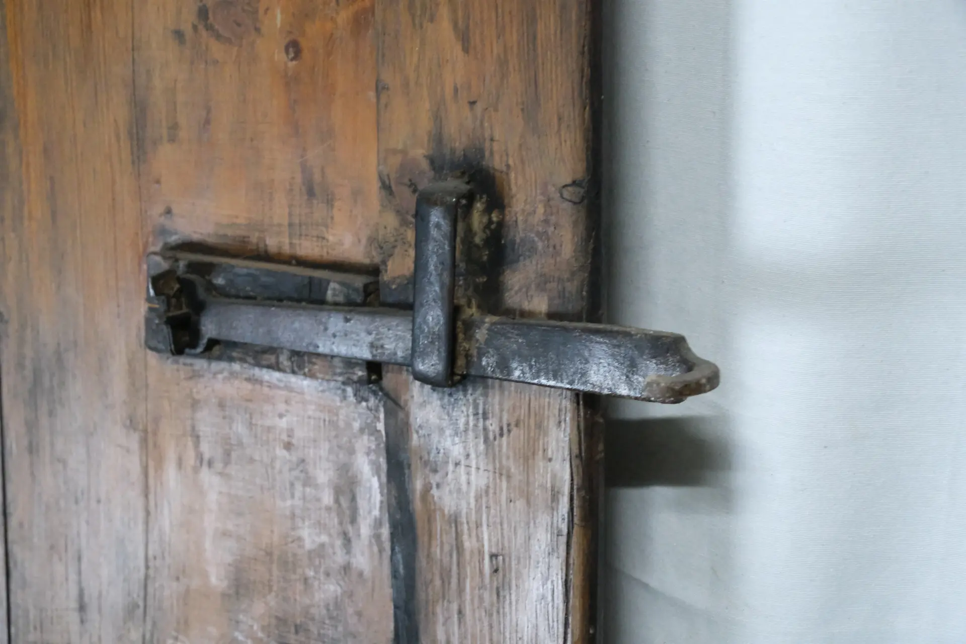 Puerta de Pino del Siglo XVIII con Tres Cuarterones, Puertas y Arquitectónico, Siglo XVIII · vista 13/16