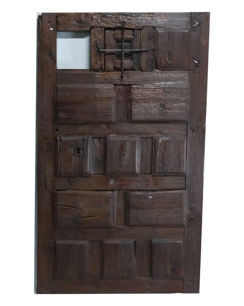 Puerta Rústica del Siglo XVII en Pino con Ventanucos