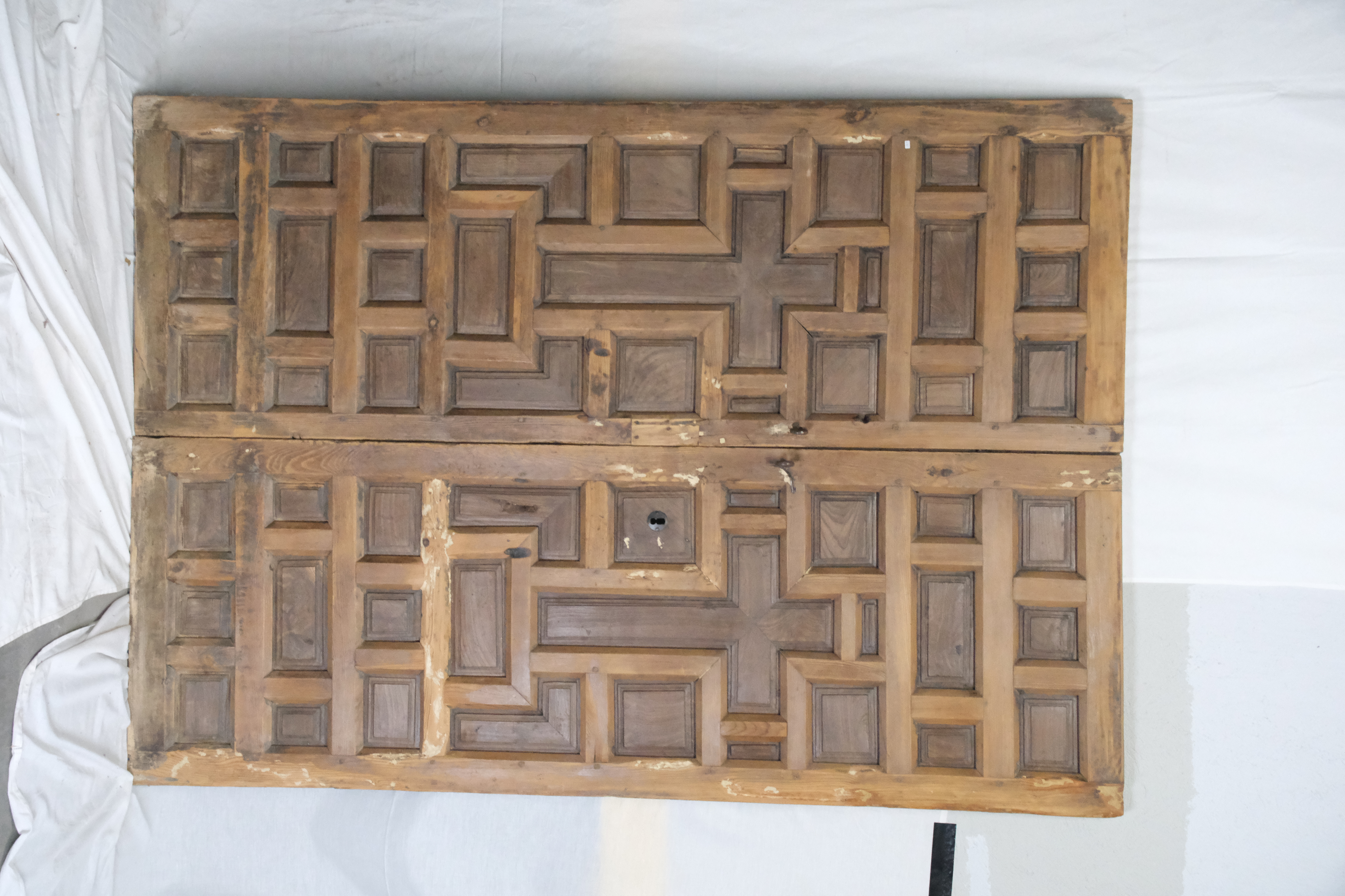 Cómo restaurar una puerta antigua de madera sin quitarle valor