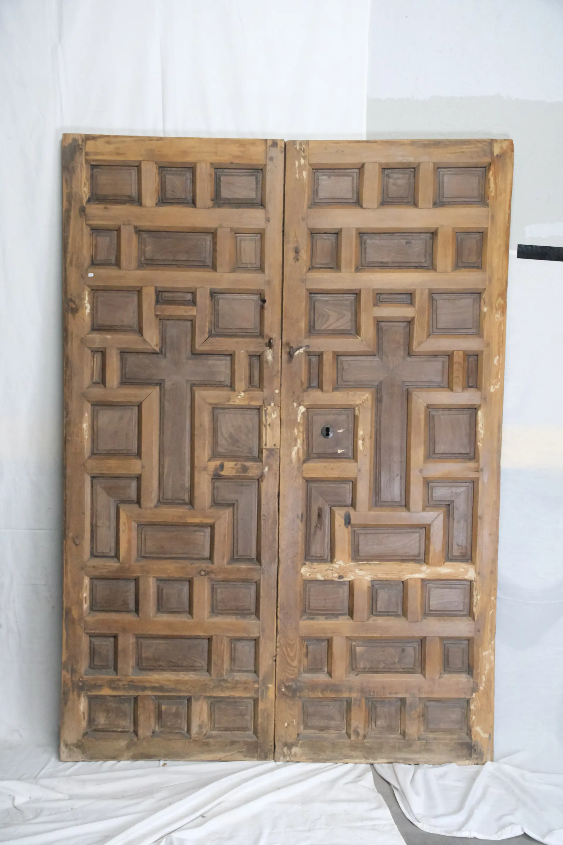 Cómo restaurar una puerta antigua de madera sin quitarle valor