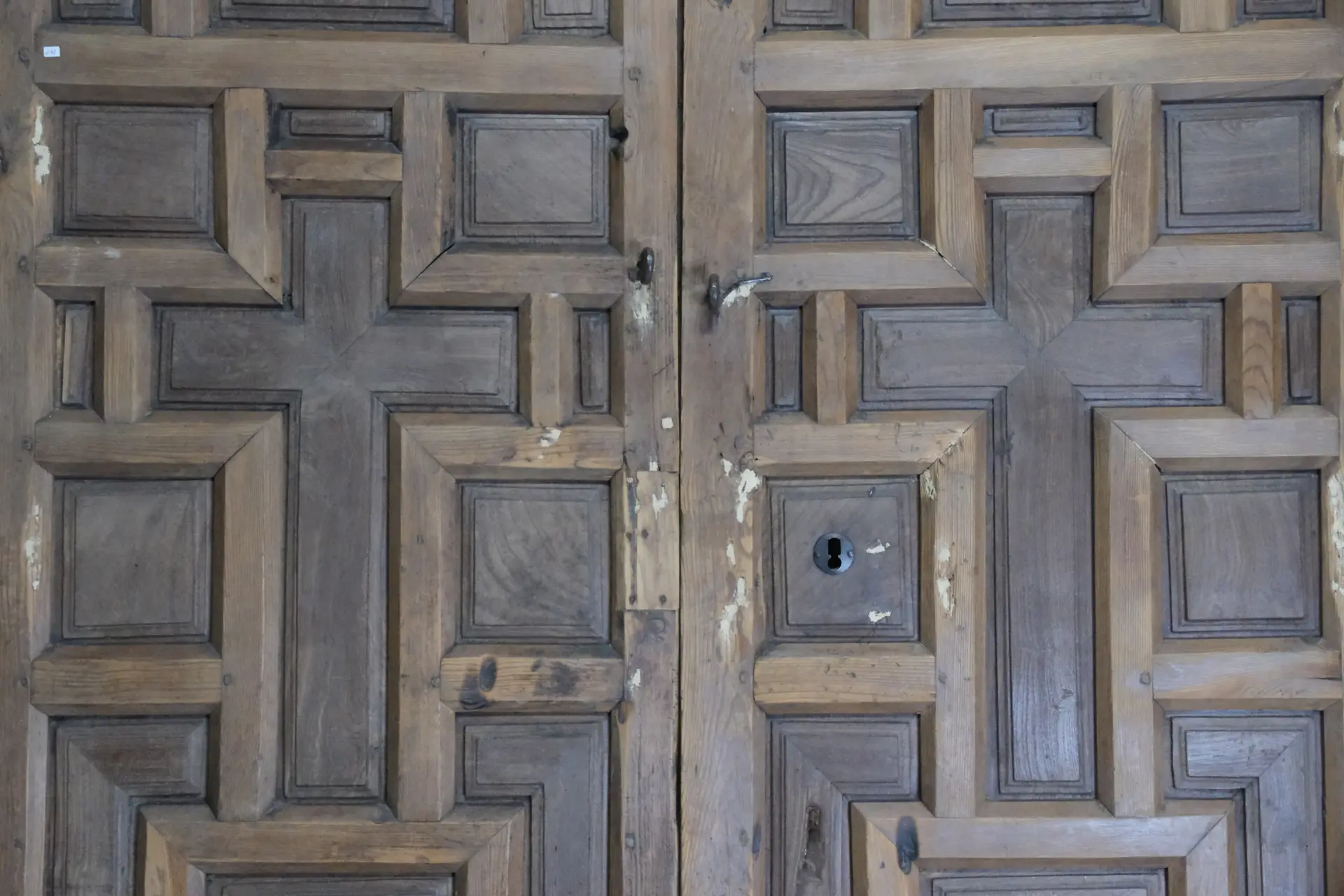 Puerta Castellana, Siglo XVII de Cuarterones con Cruz Central, Puertas y Arquitectónico, Siglo XVIII · vista 9/14
