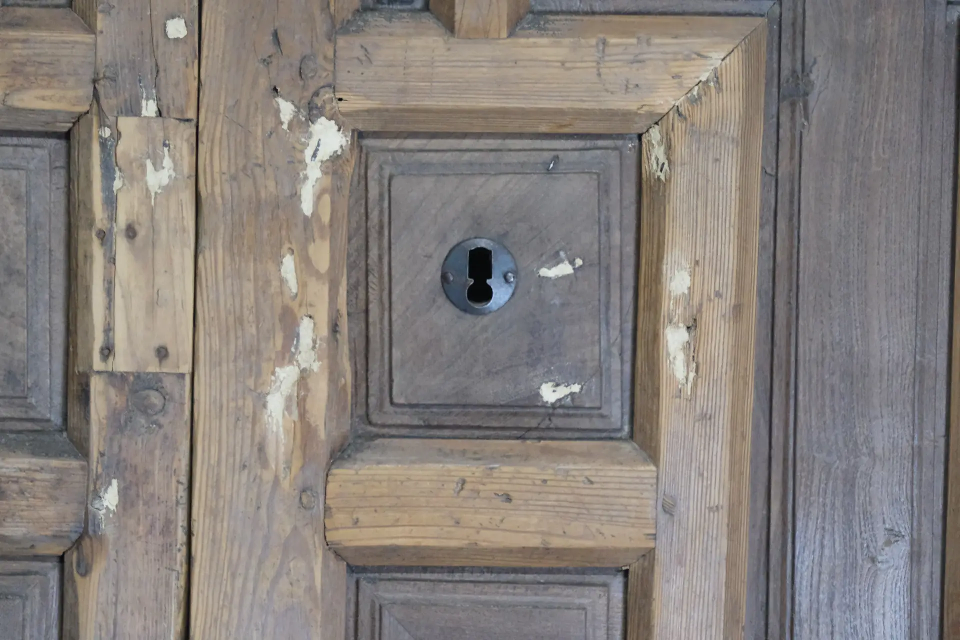 Puerta Castellana, Siglo XVII de Cuarterones con Cruz Central, Puertas y Arquitectónico, Siglo XVIII · vista 4/14