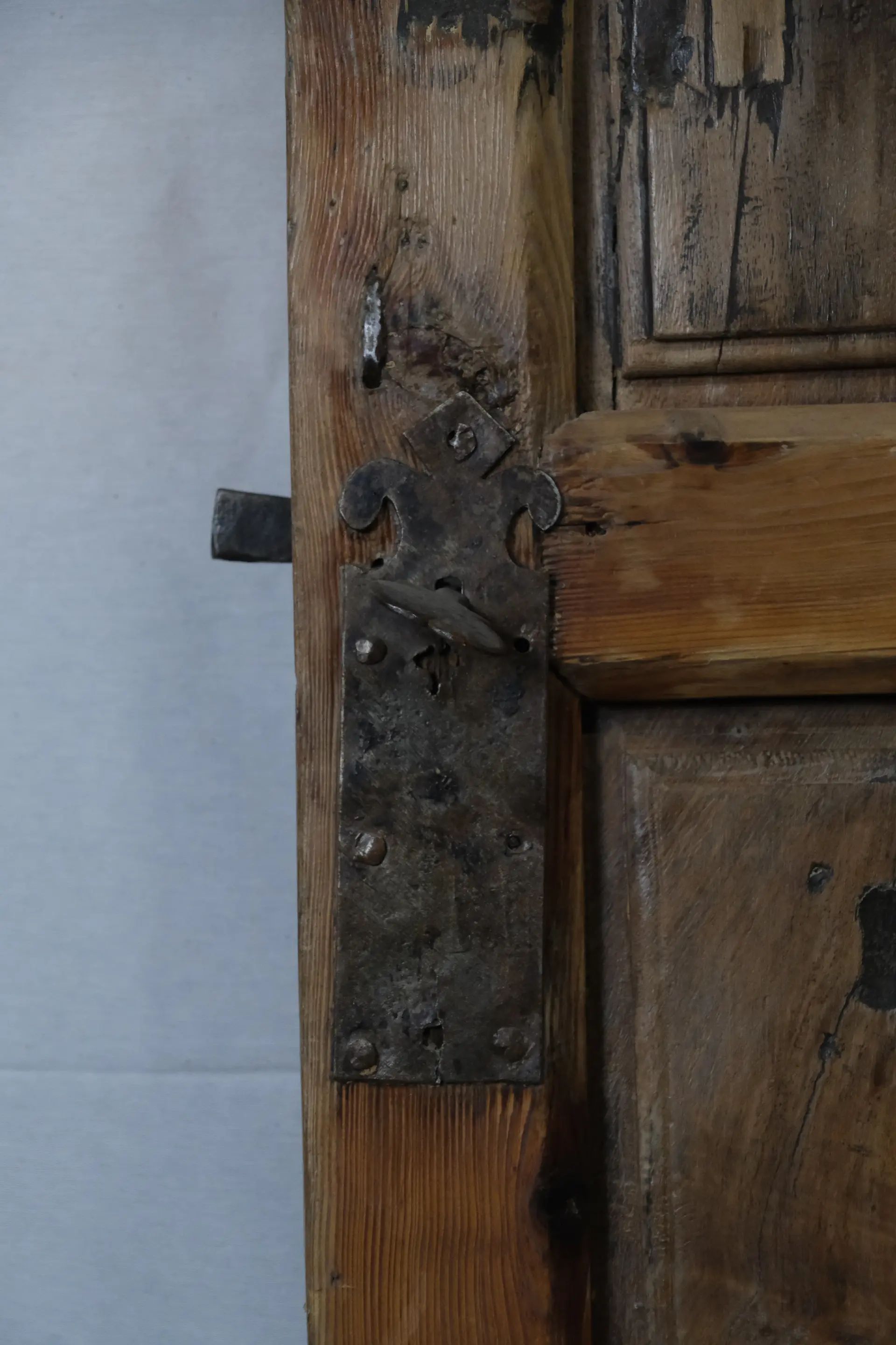 Puerta castellana del Siglo XVIII con cuarterones de pino y nogal, Puertas y Arquitectónico, Siglo XVIII · vista 2/11