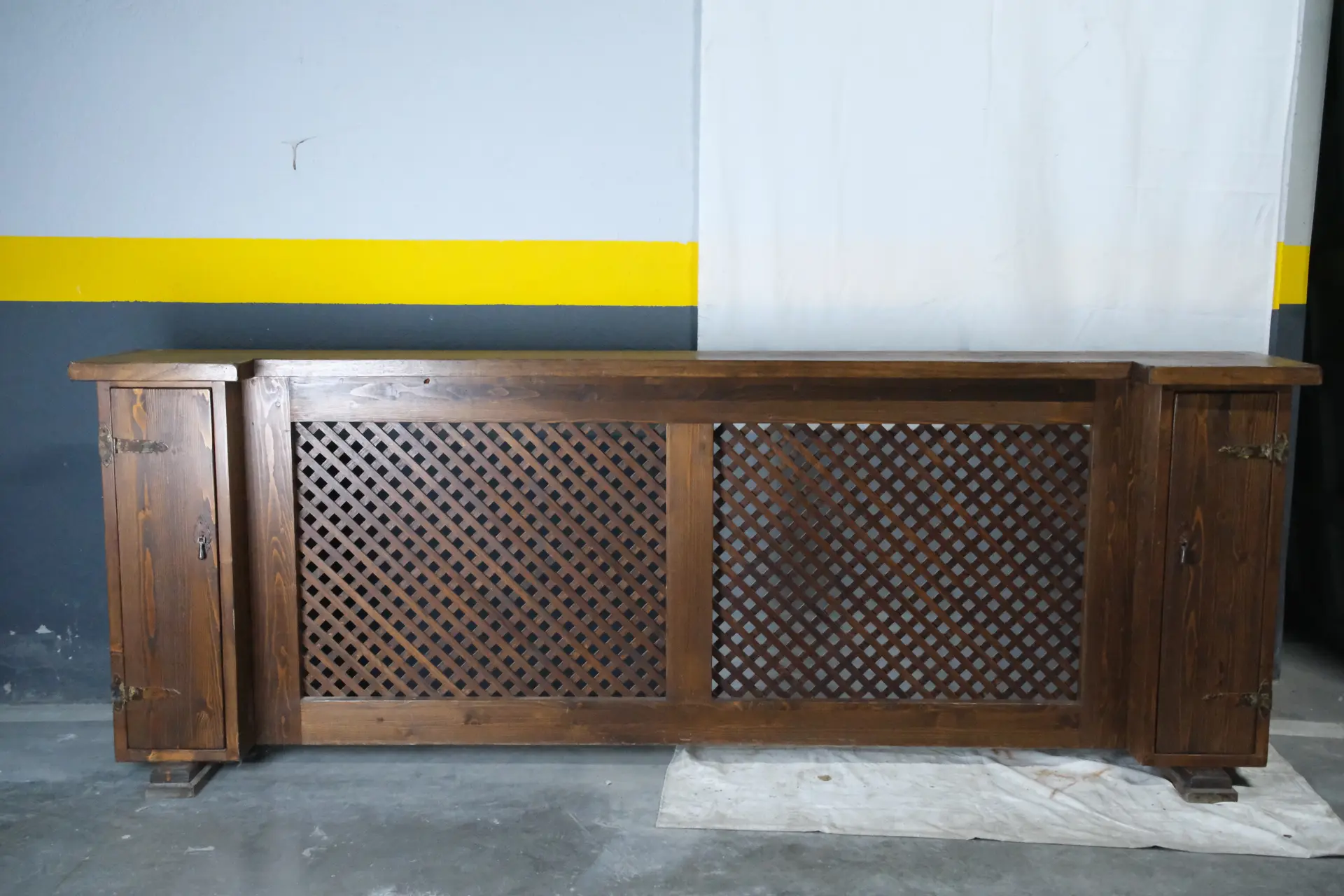 Mueble de Pino del Siglo XX con Cubre Radiador, Armarios y Vitrinas, Siglo XXI · vista 3/8