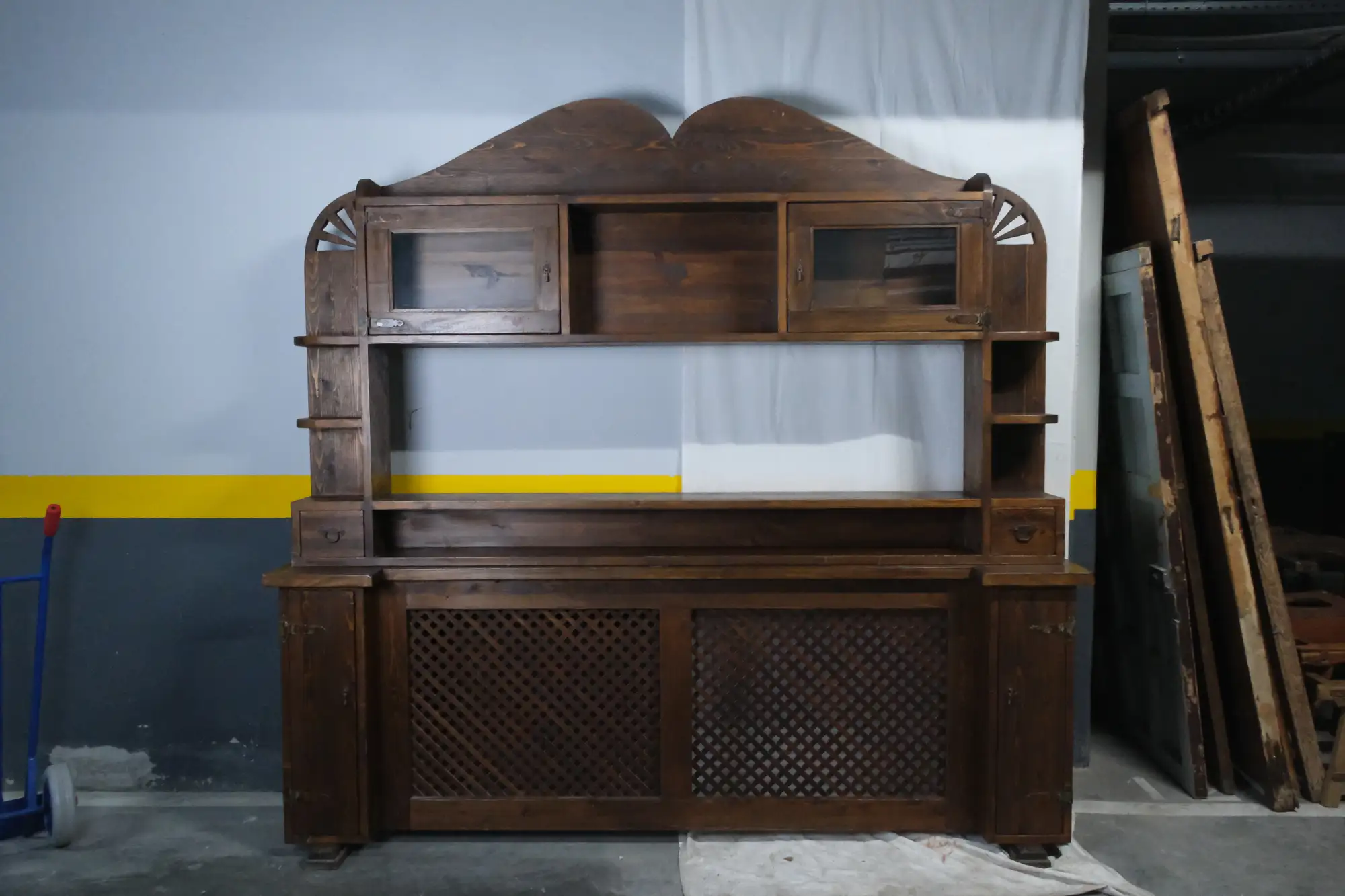Mueble de Pino del Siglo XX con Cubre Radiador