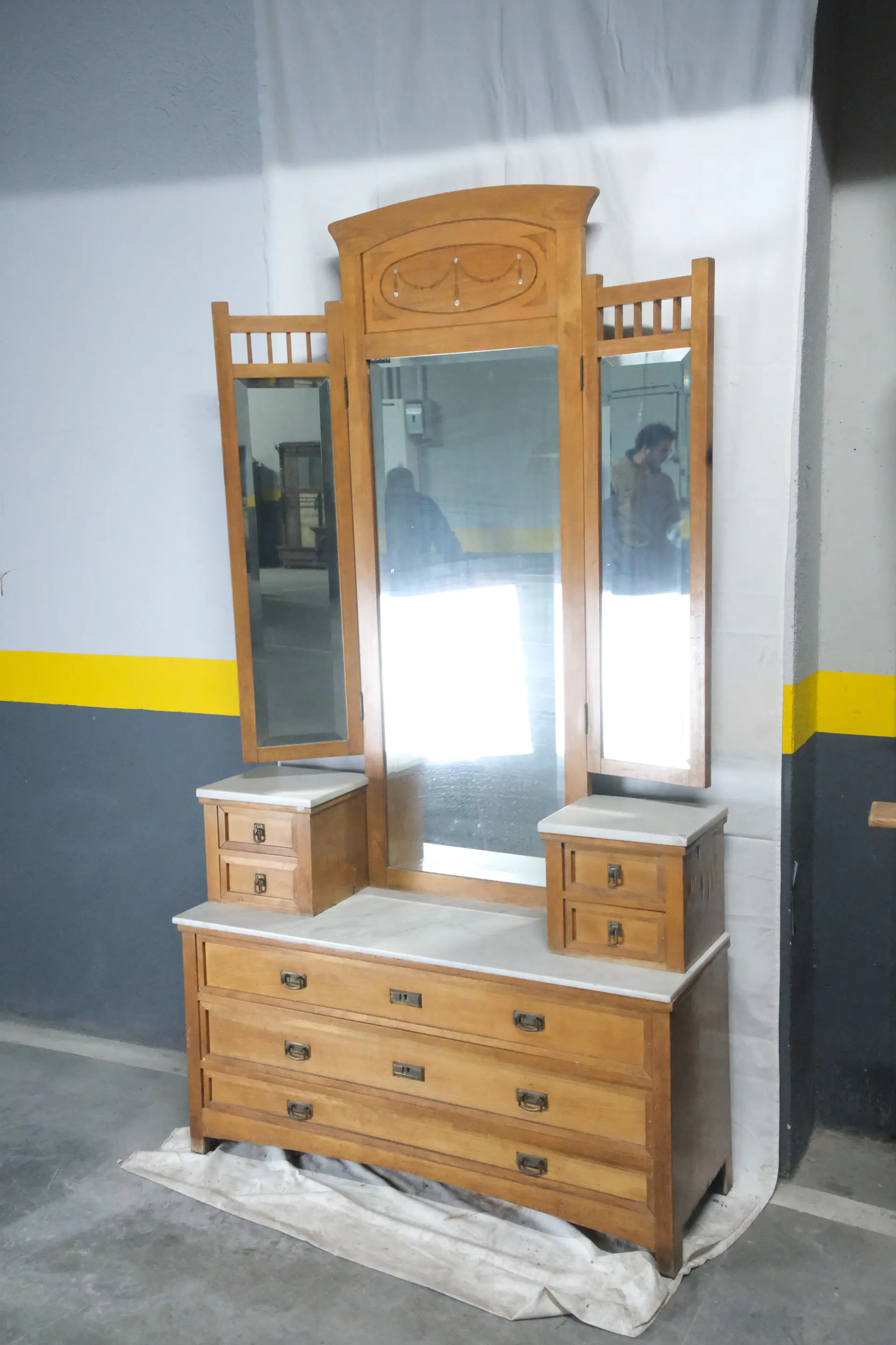 Mueble con Espejo, Siglo XX, Armarios y Vitrinas, Siglo XX · vista 2/15