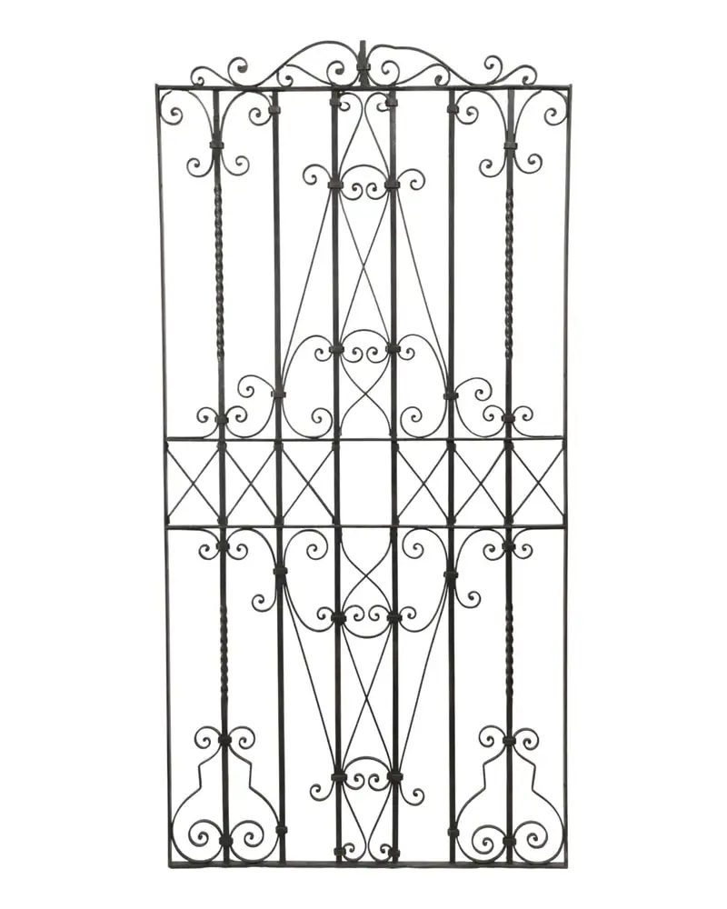 Puerta reja artística del Siglo XIX con decoraciones florales
