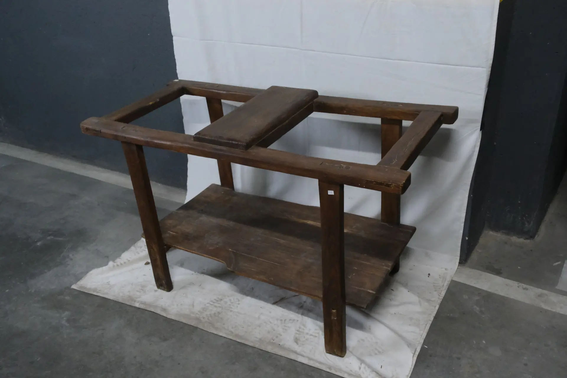 Cantarera Doble del Siglo XX en Madera Oscura, Objetos Decorativos, Siglo XX · vista 6/7