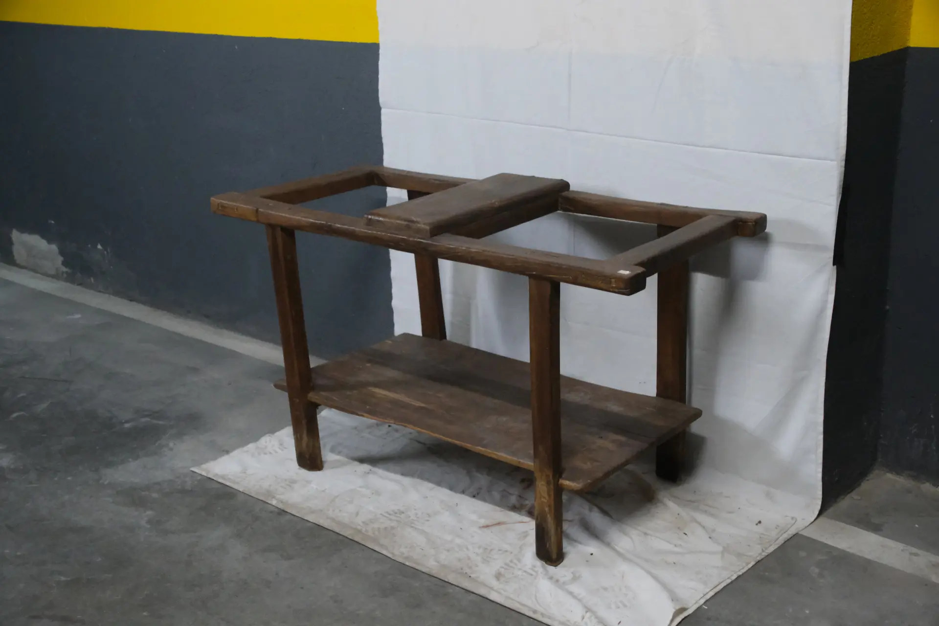 Cantarera Doble del Siglo XX en Madera Oscura, Objetos Decorativos, Siglo XX · vista 3/7