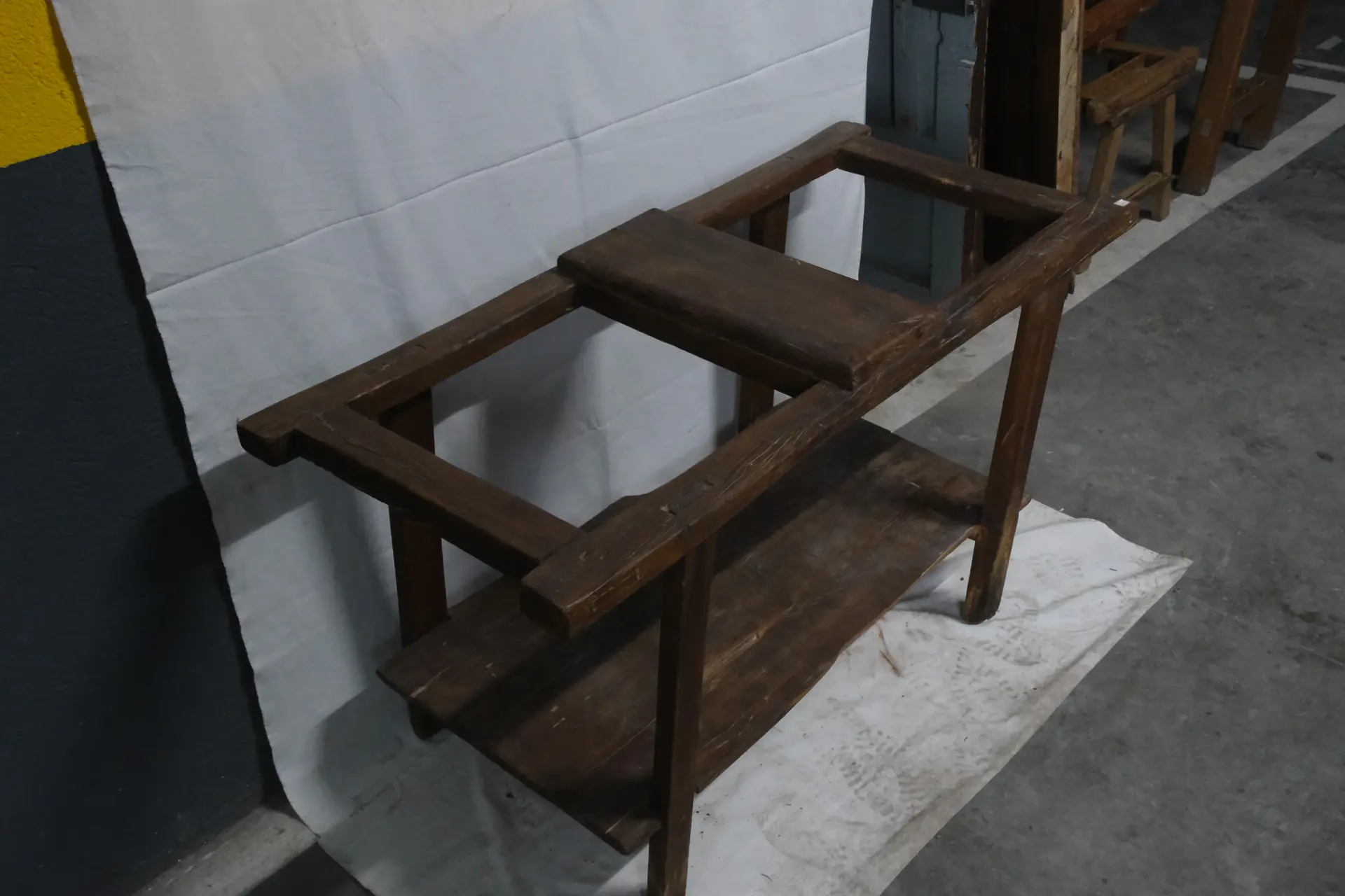 Cantarera Doble del Siglo XX en Madera Oscura, Objetos Decorativos, Siglo XX · vista 5/7