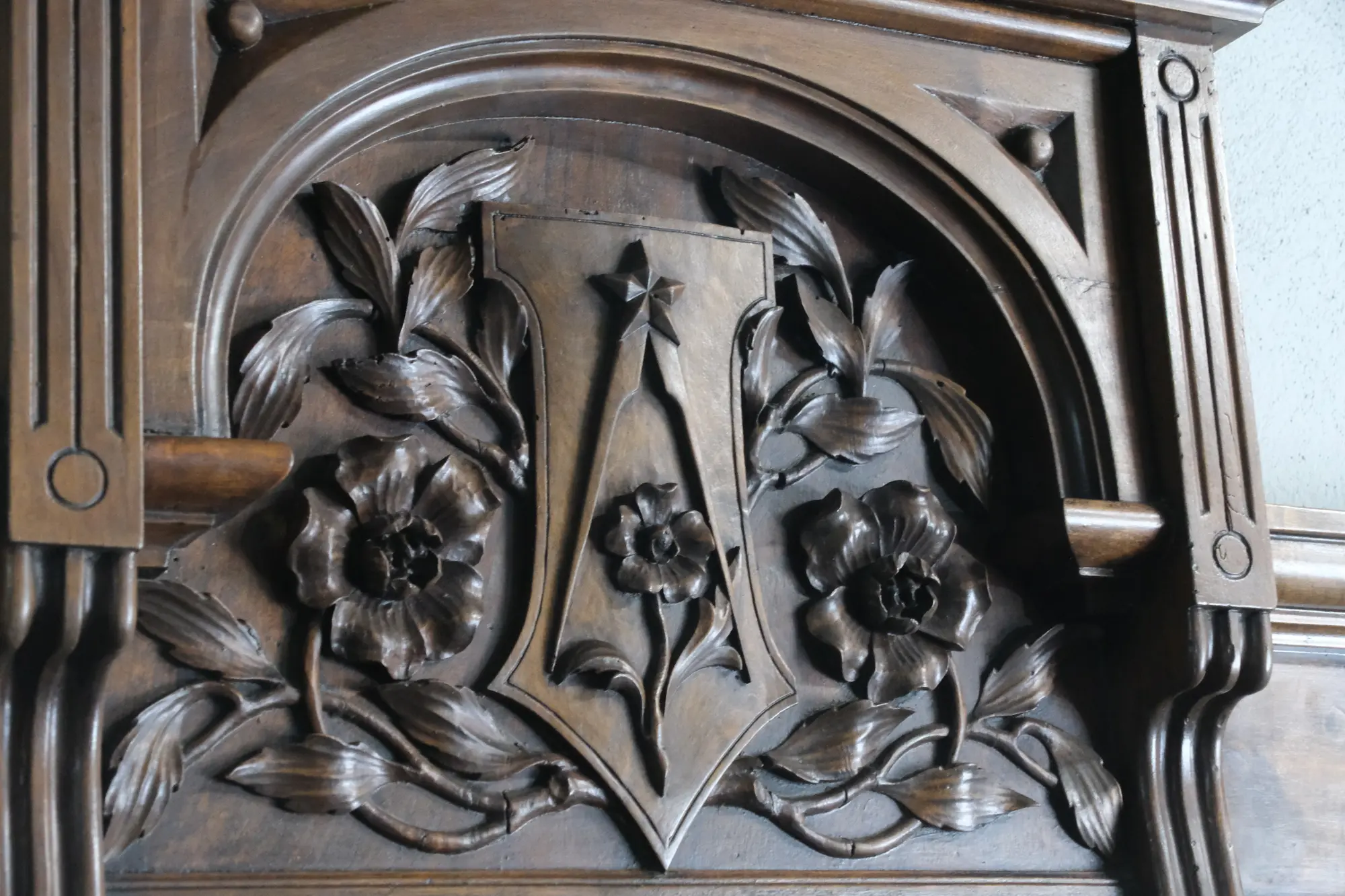 20th Century Hall Table with Heraldic Shield and Compass - 4/8