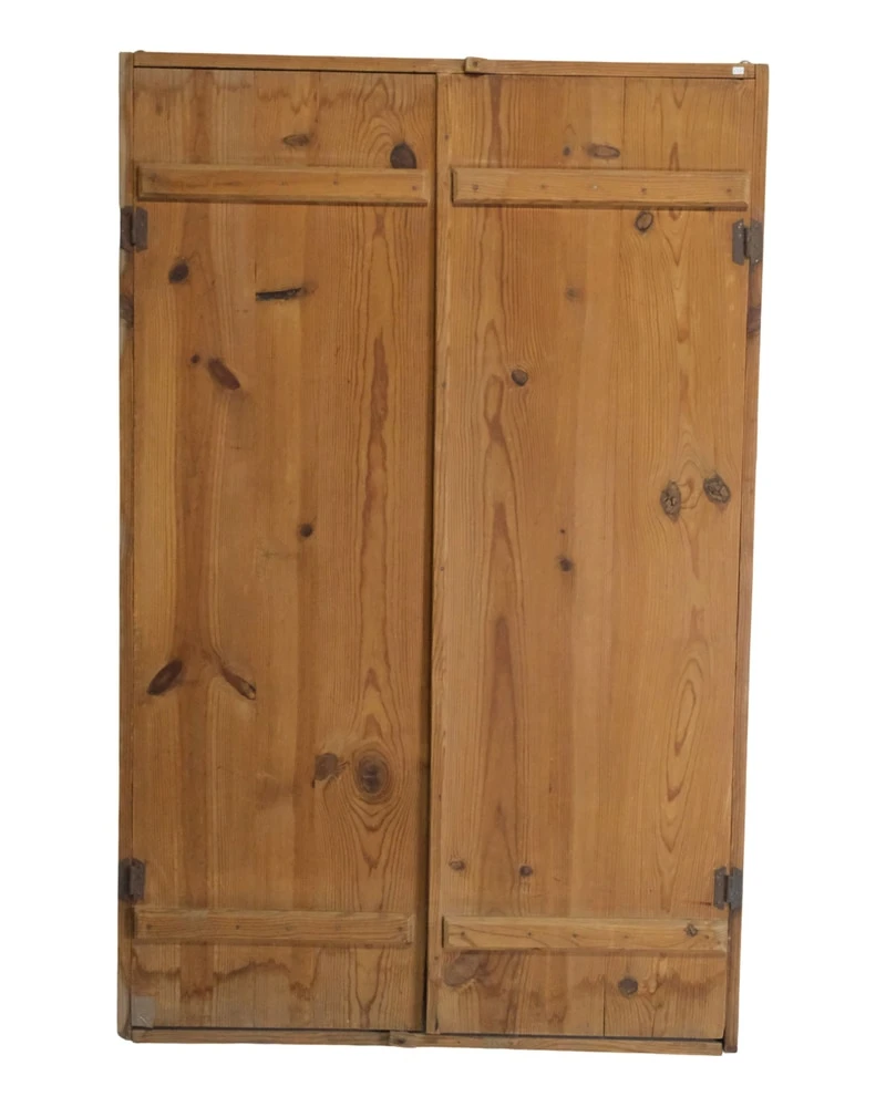 Armero de Pino del Siglo XX, Armarios y Vitrinas, Siglo XX