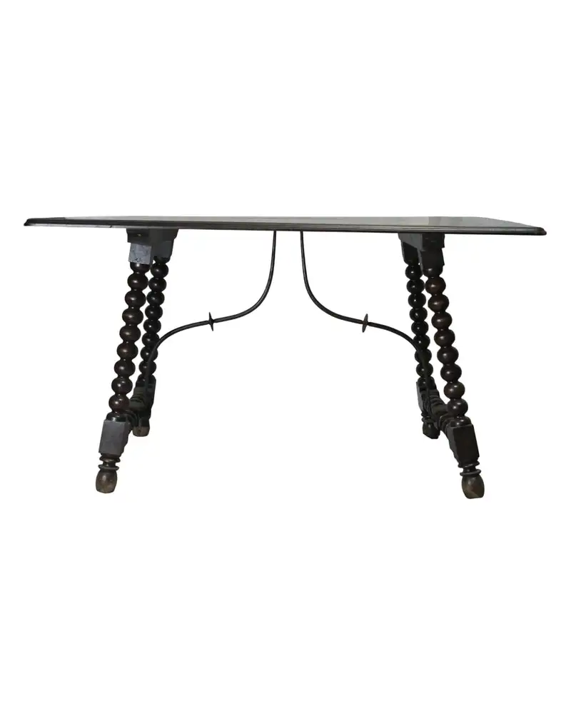 Mesa Castellana del Siglo XVIII con Patas Torneadas