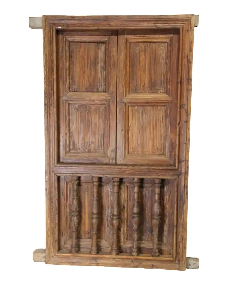 Balconada de Pino del Siglo XVII con Balustrada
