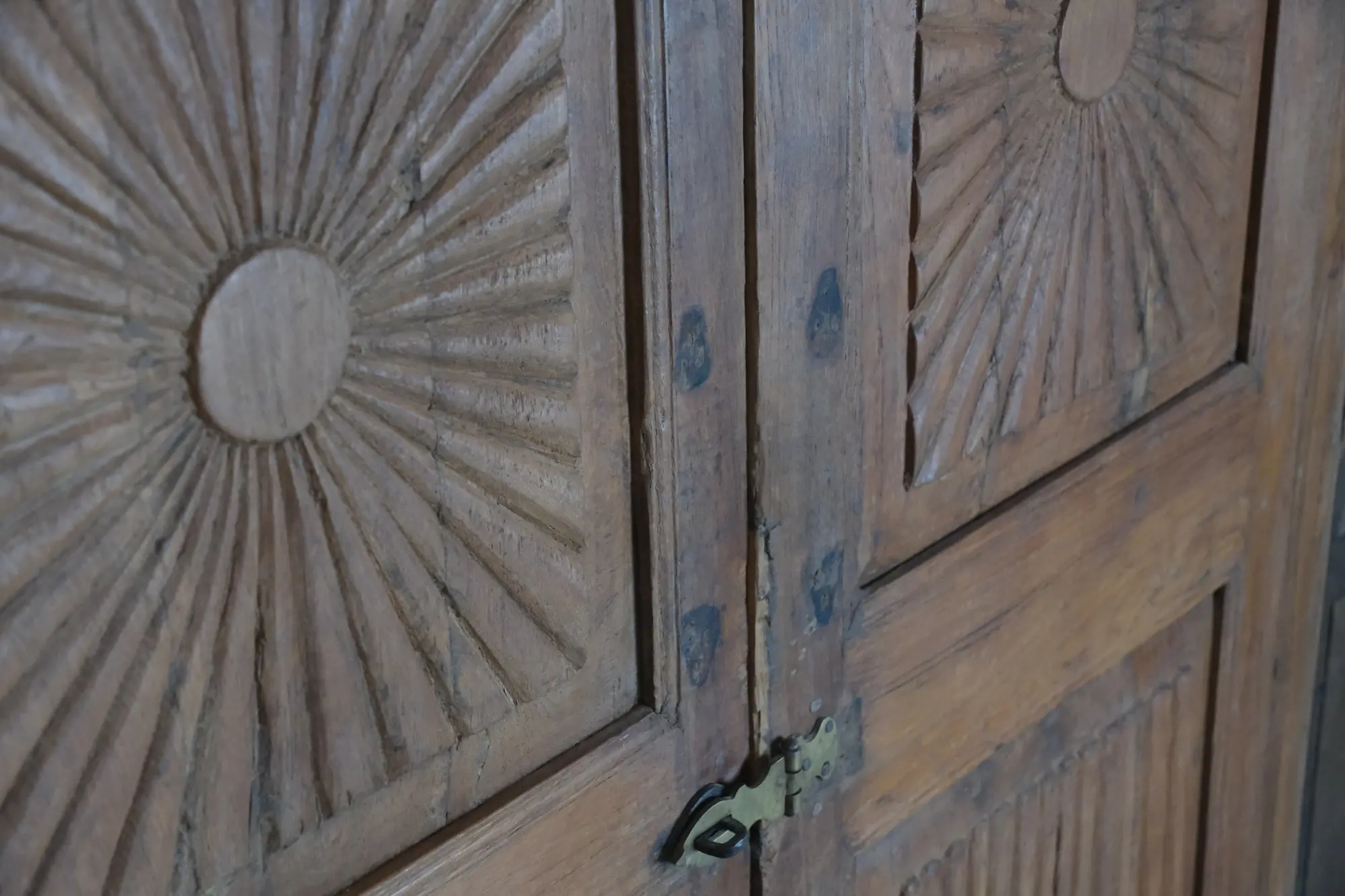 20th Century Indian Wooden Furniture with Ceramic Decoration - 4/4