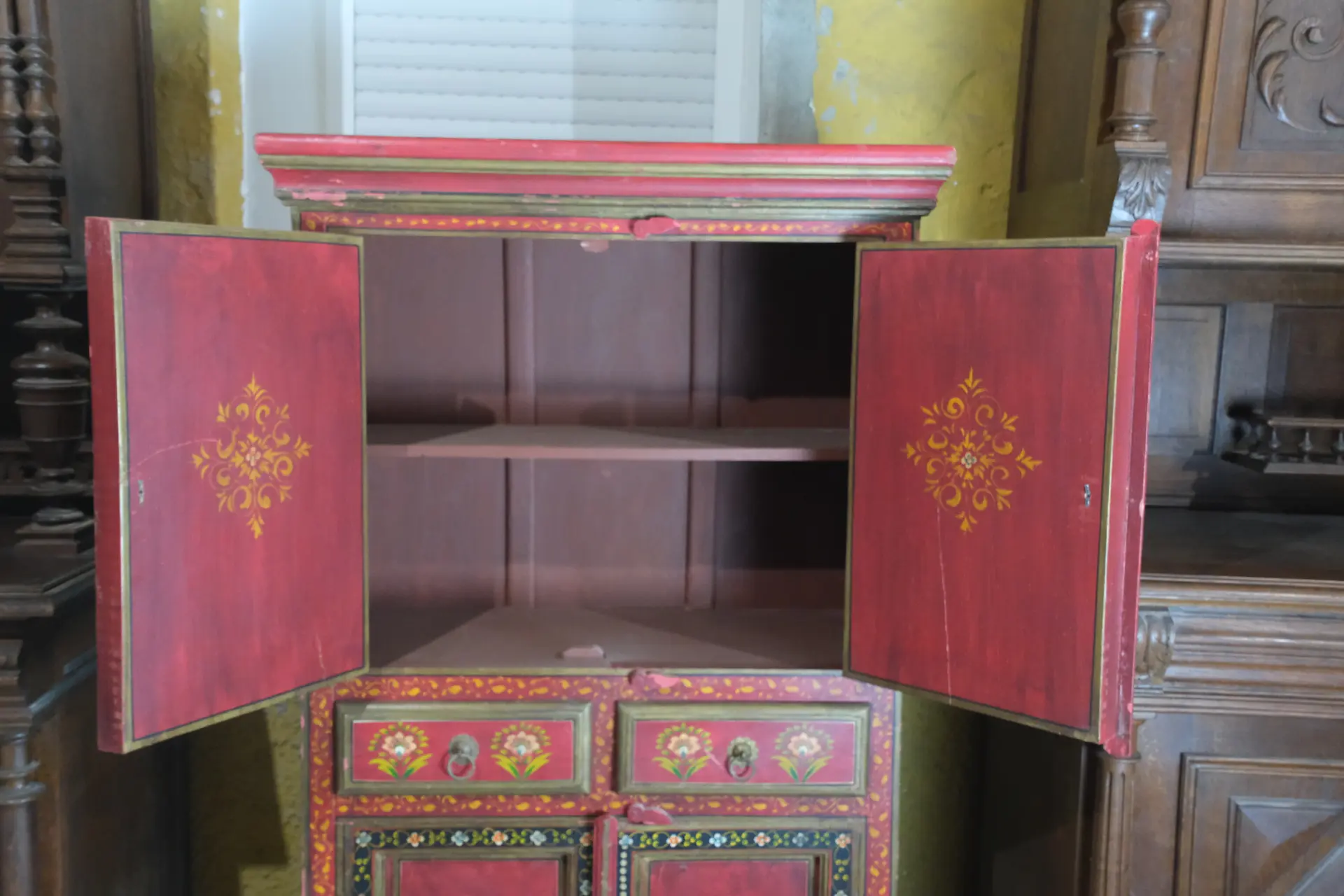 Mueble del Siglo XX Pintado con Flores de la India, Armarios y Vitrinas, Siglo XX · vista 6/10