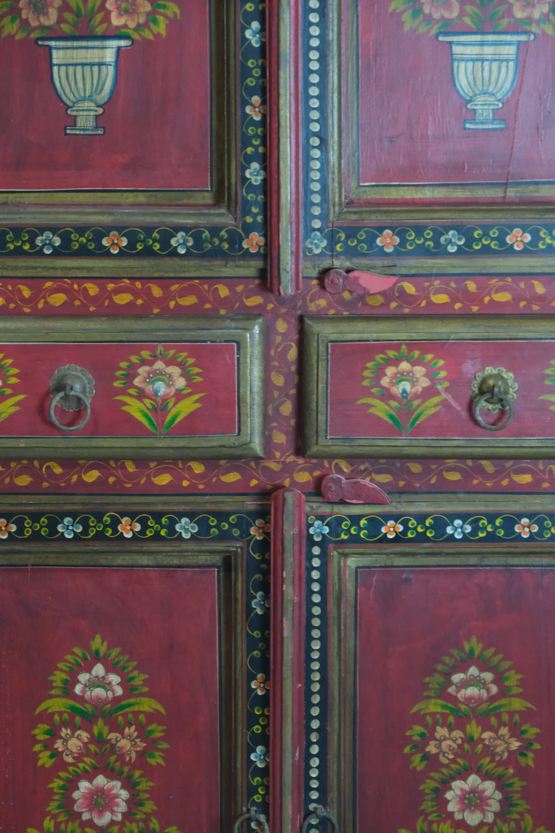 Mueble del Siglo XX Pintado con Flores de la India, Armarios y Vitrinas, Siglo XX · vista 2/10