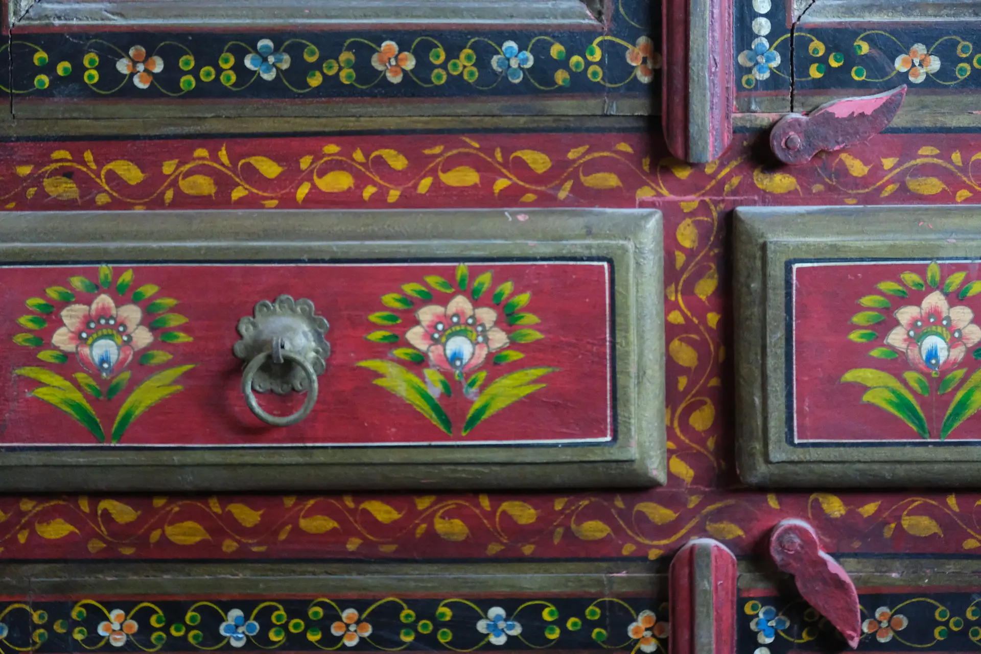 Mueble del Siglo XX Pintado con Flores de la India, Armarios y Vitrinas, Siglo XX · vista 8/10