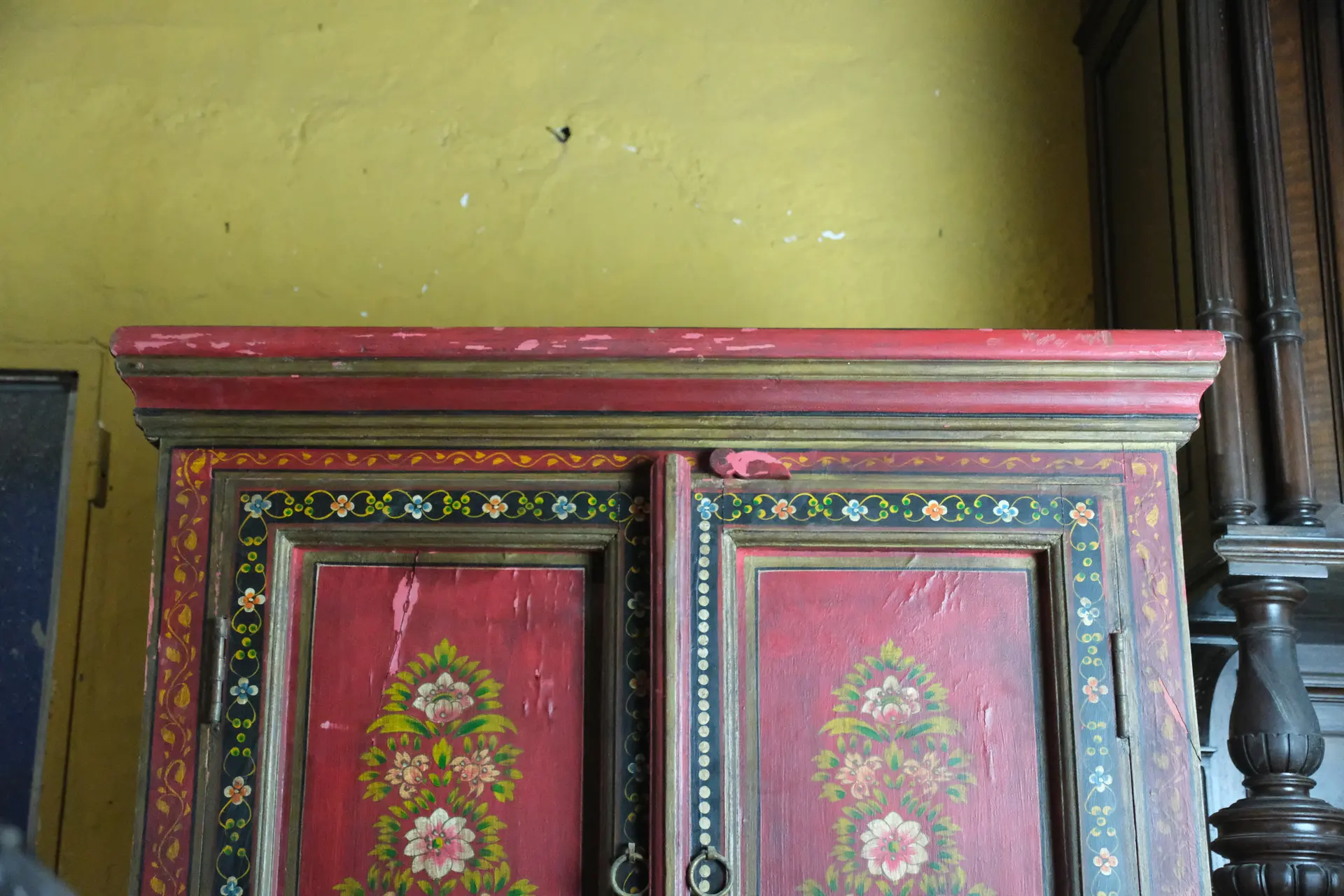 Mueble del Siglo XX Pintado con Flores de la India, Armarios y Vitrinas, Siglo XX · vista 4/10