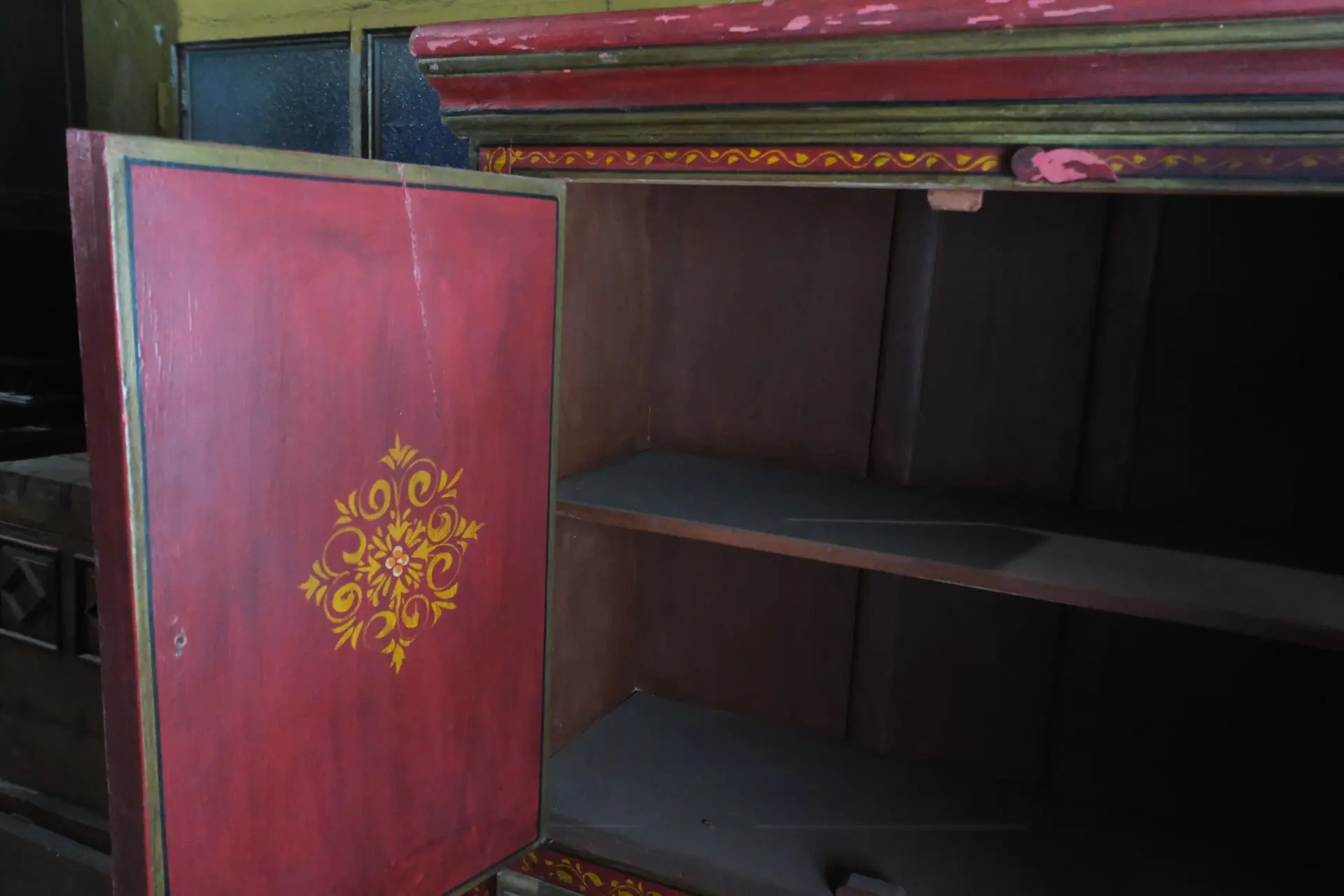 Mueble del Siglo XX Pintado con Flores de la India, Armarios y Vitrinas, Siglo XX · vista 9/10