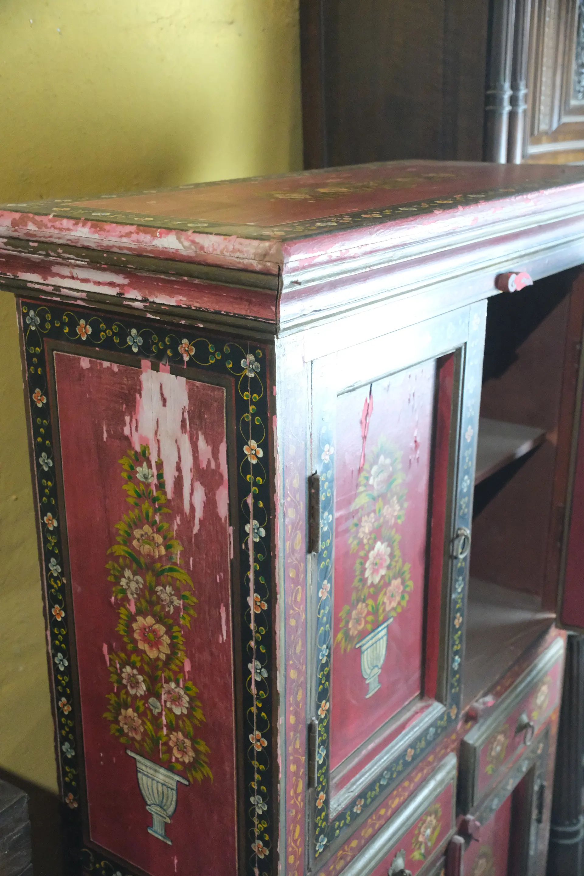 Mueble del Siglo XX Pintado con Flores de la India, Armarios y Vitrinas, Siglo XX · vista 10/10