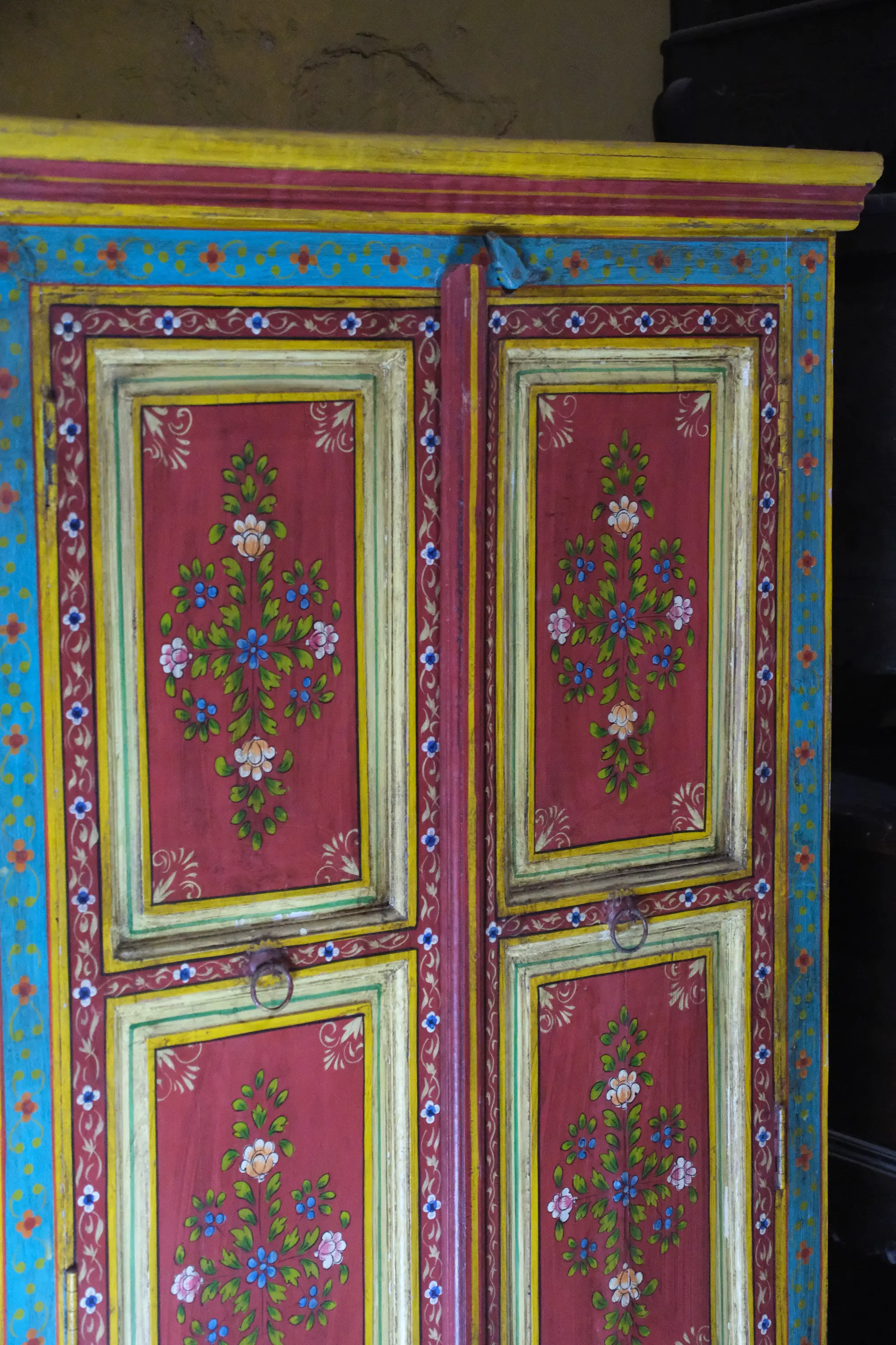 Mueble del Siglo XX de India con Puertas y Pintura Floral, Armarios y Vitrinas, Siglo XX · vista 5/7