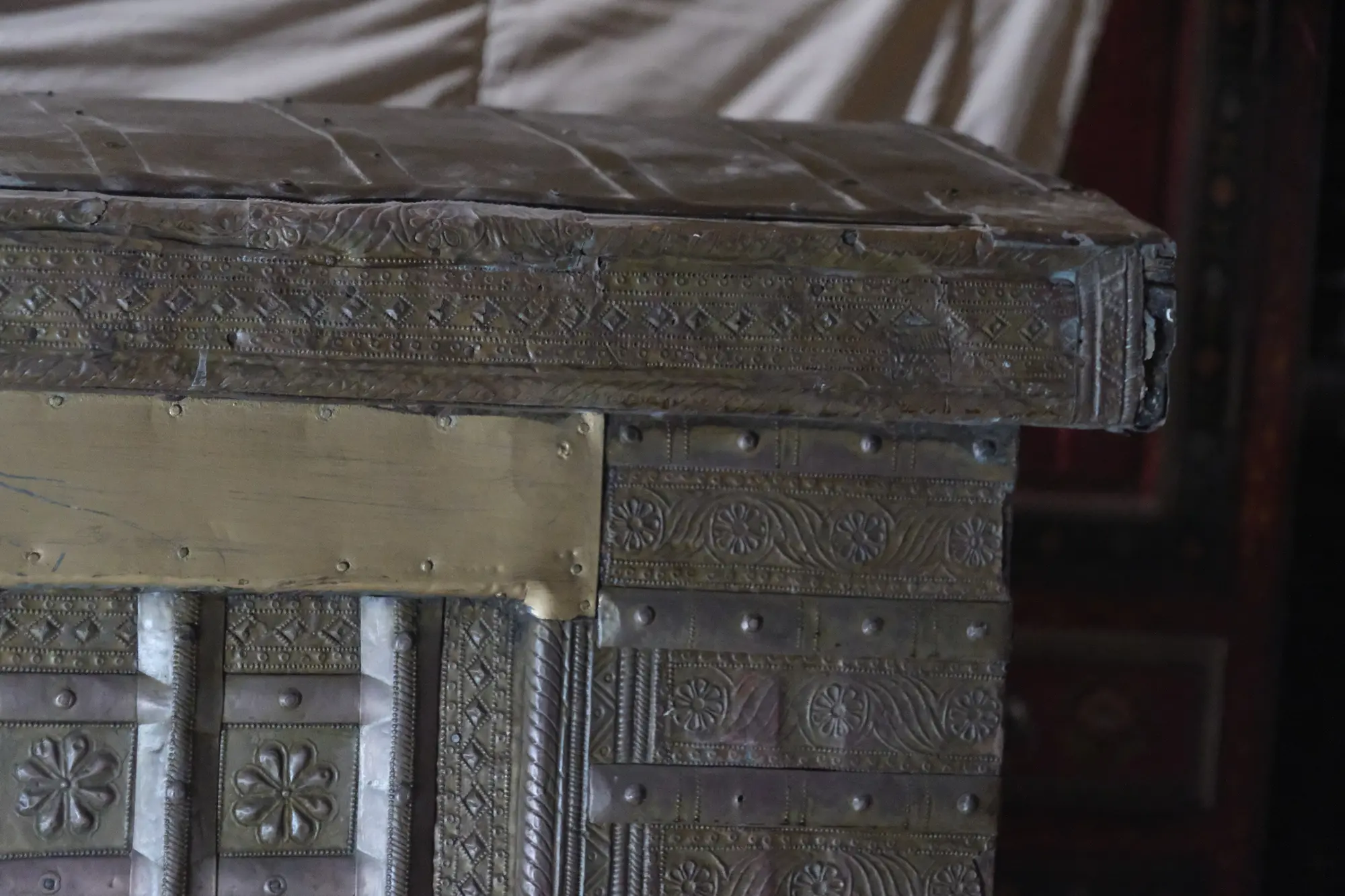 19th Century Chest from India with Elephant Drawings - 4/12