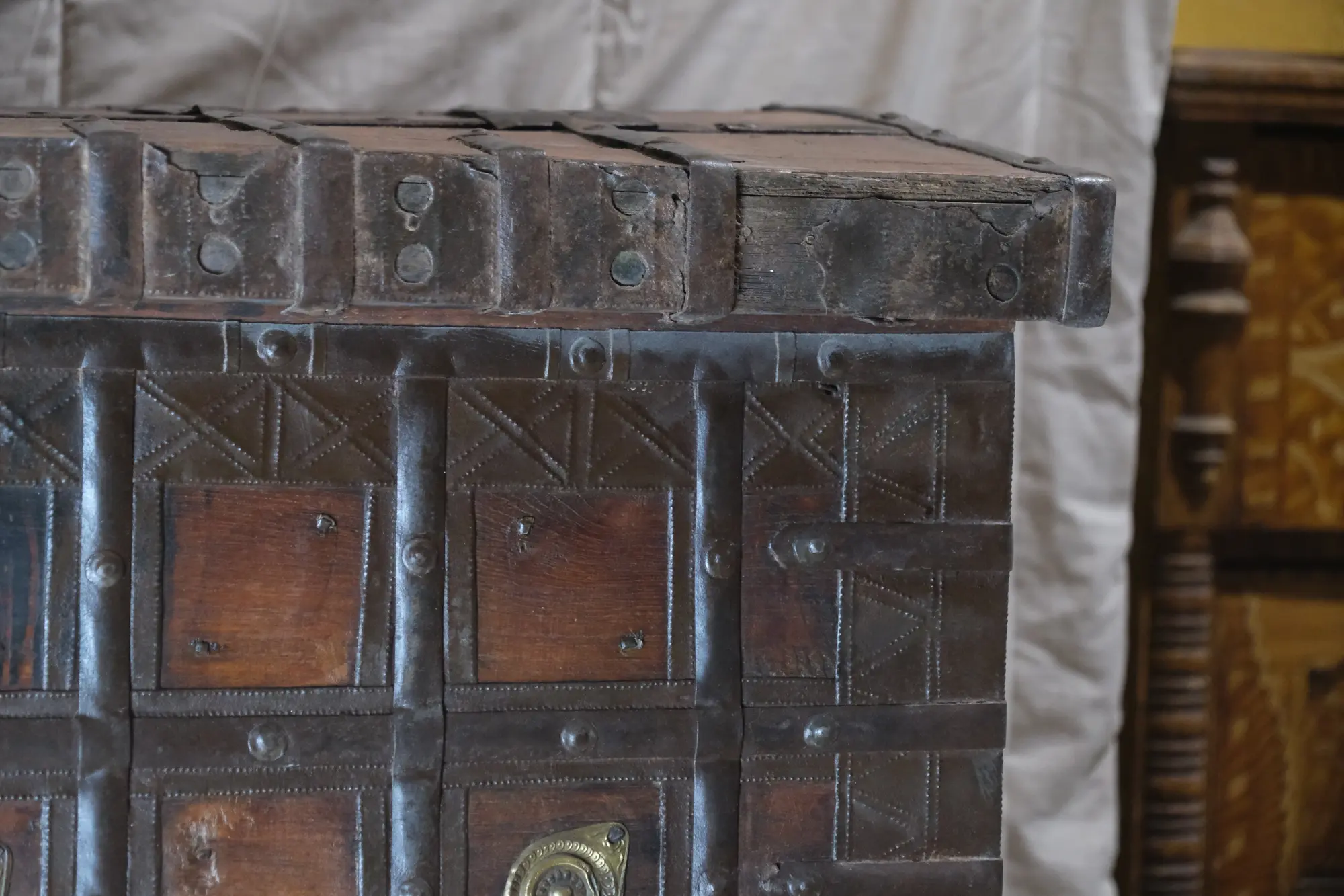 19th Century Indian Chest with Bronze Decoration - 4/8