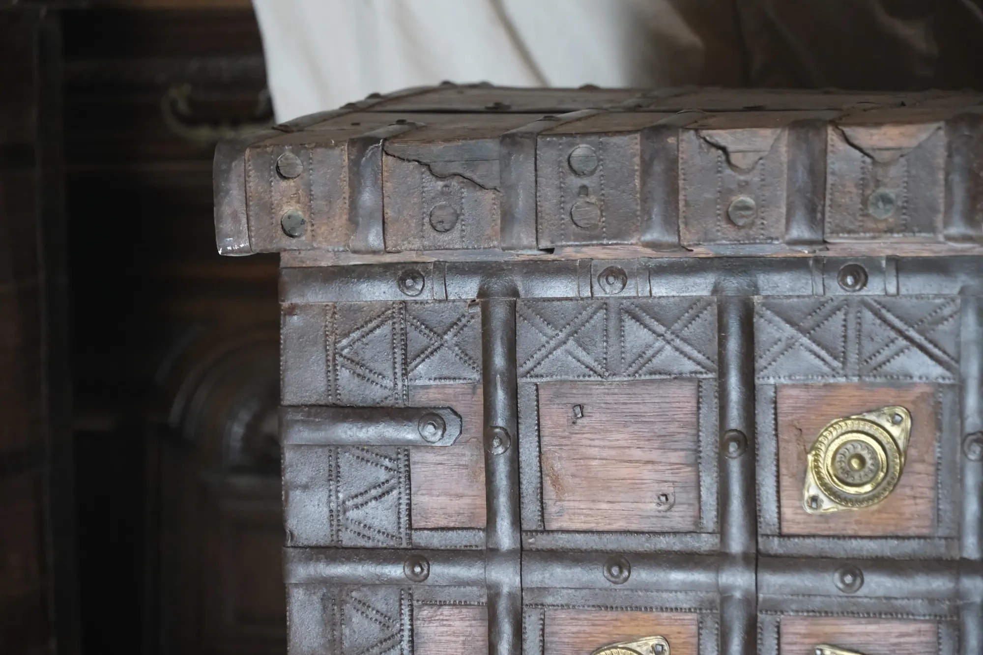 19th Century Indian Chest with Bronze Decoration - 3/8