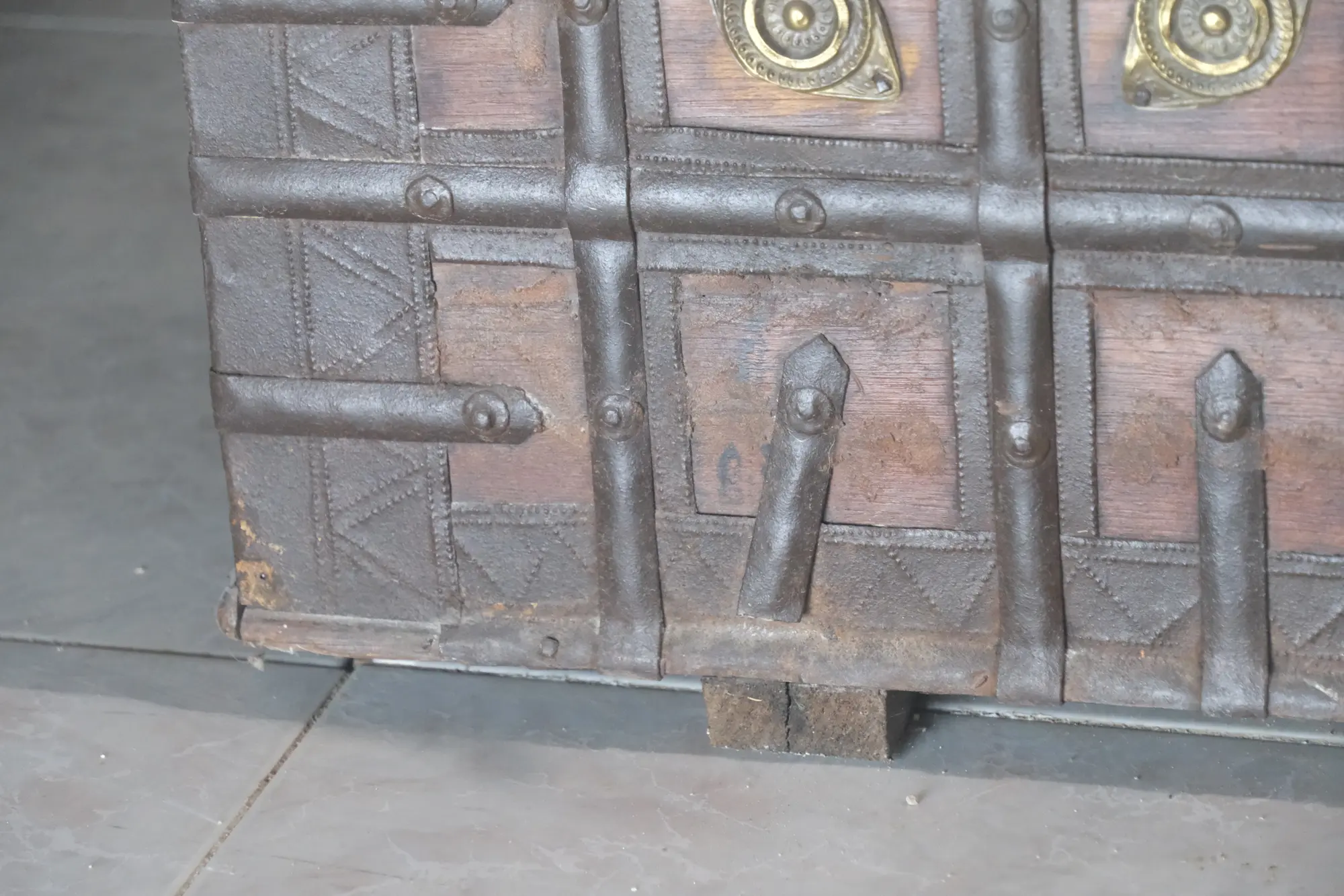 19th Century Indian Chest with Bronze Decoration - 6/8