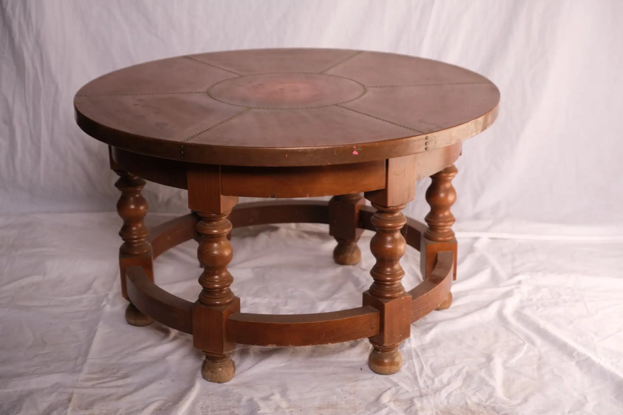 Mesa de Centro del Siglo XX en Madera Maciza