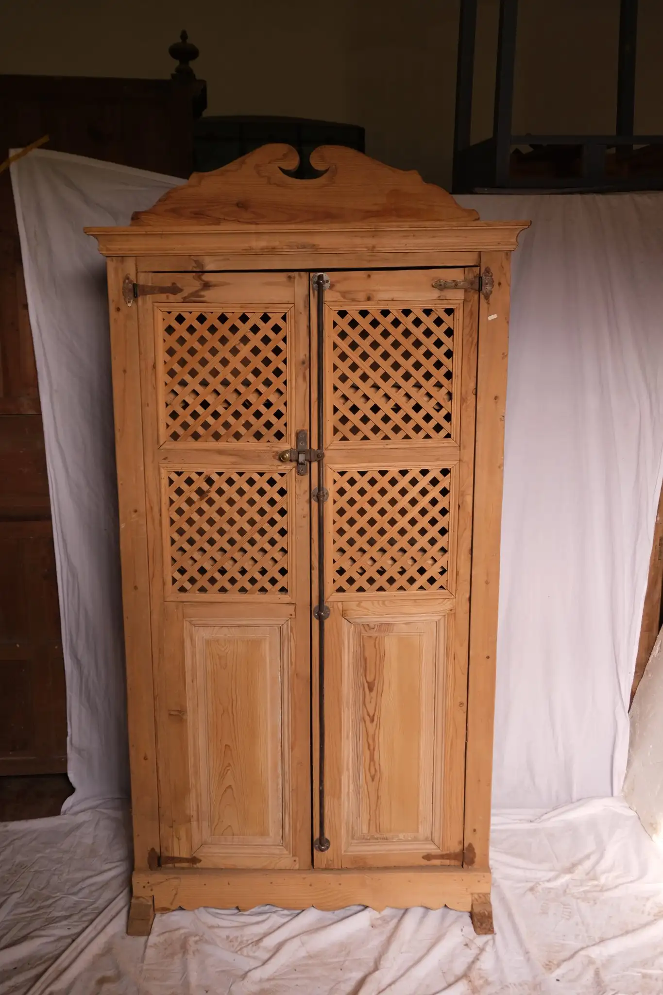 Alacena Española del Siglo XIX-XX en Madera Maciza