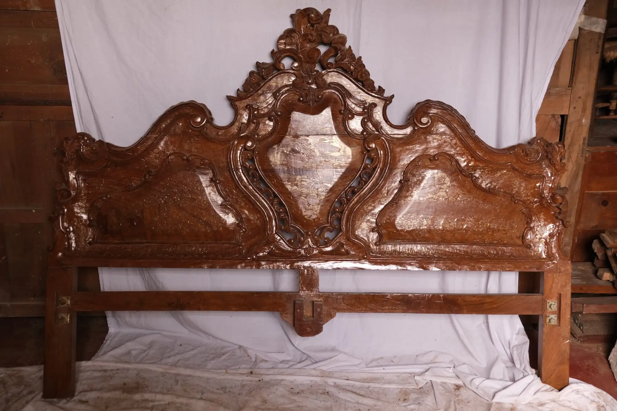 Cabecero de Cama del Siglo XX en Madera Maciza Neo-barroco