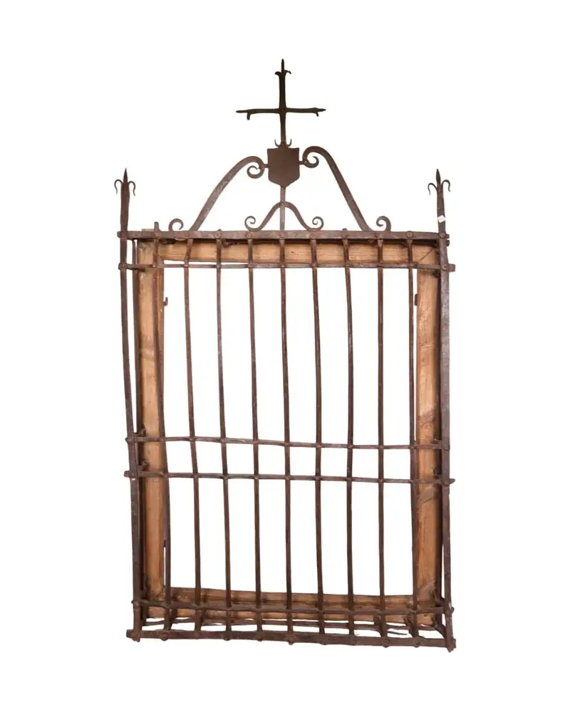 Reja de Hierro Forjado del Siglo XVI-XVII con Decoración Noble