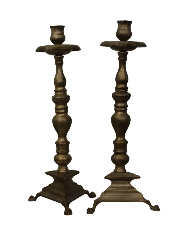 Pareja de Candeleros del Siglo XIX en Bronce