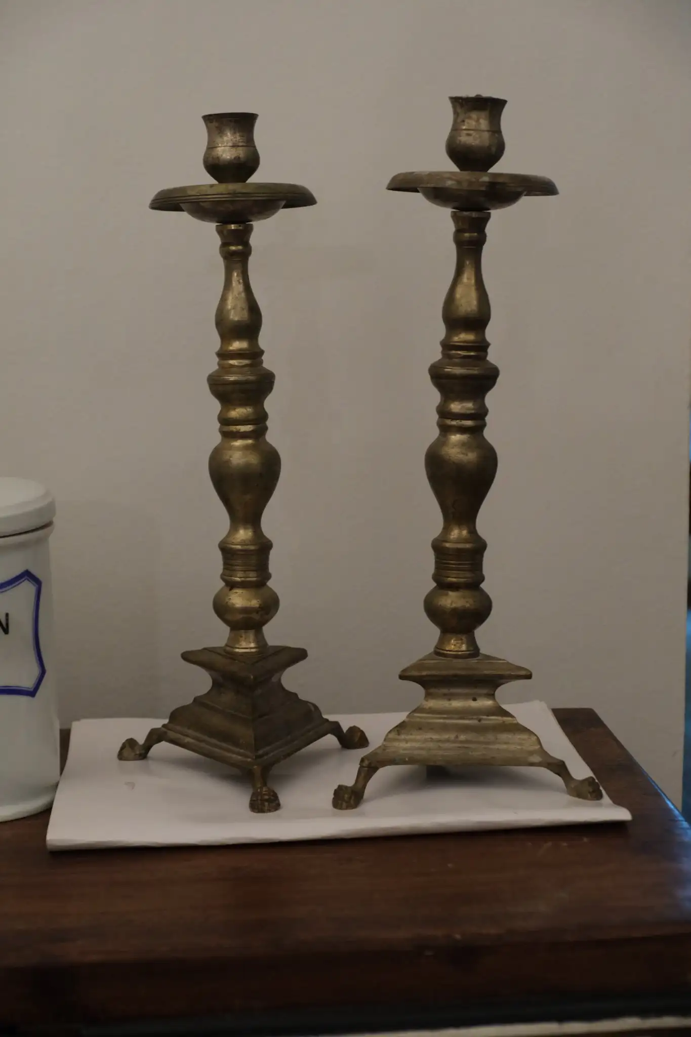 Pareja de Candeleros del Siglo XIX en Bronce