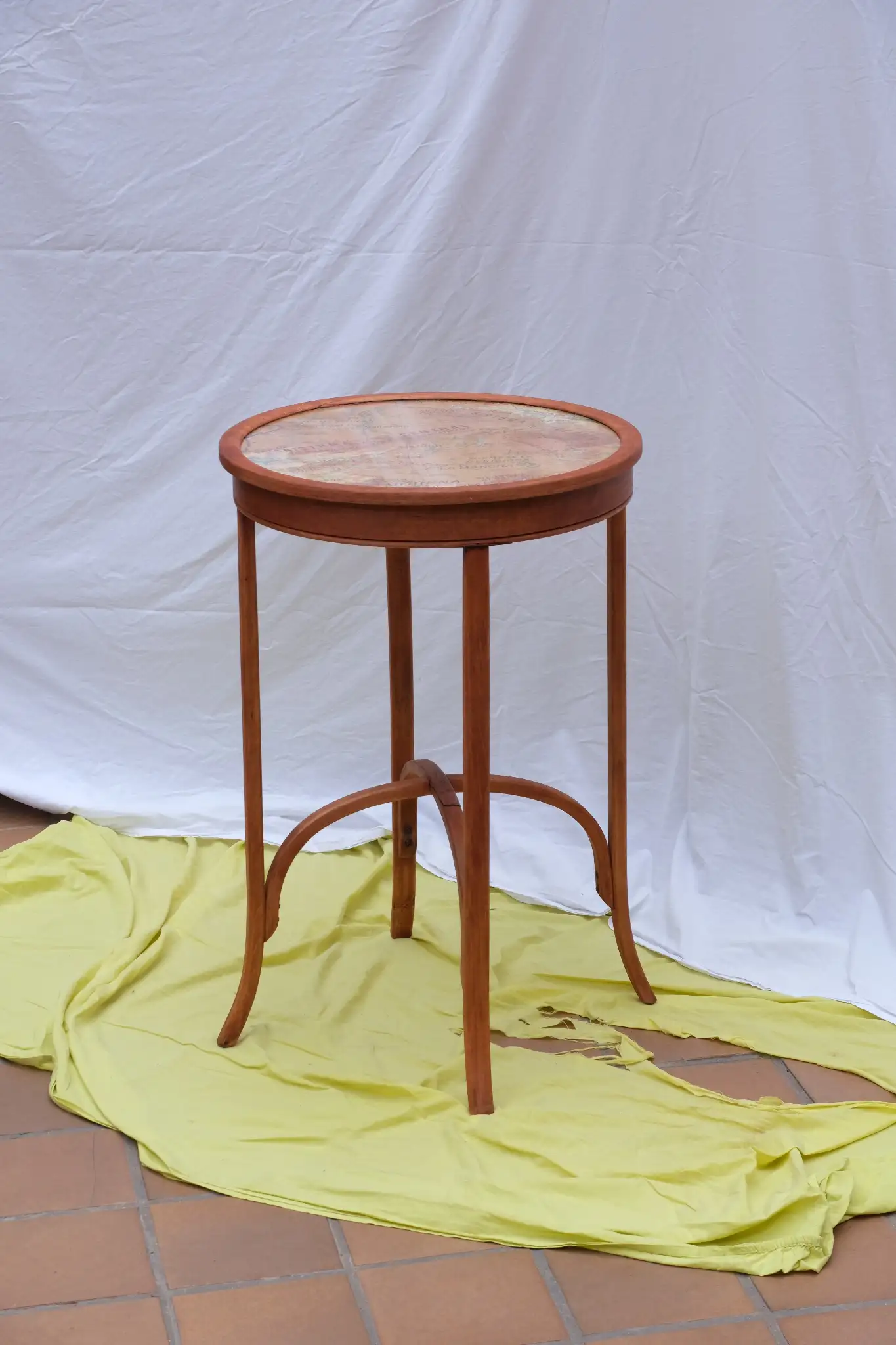 Mesa Alta Siglo XX Estilo Thonet