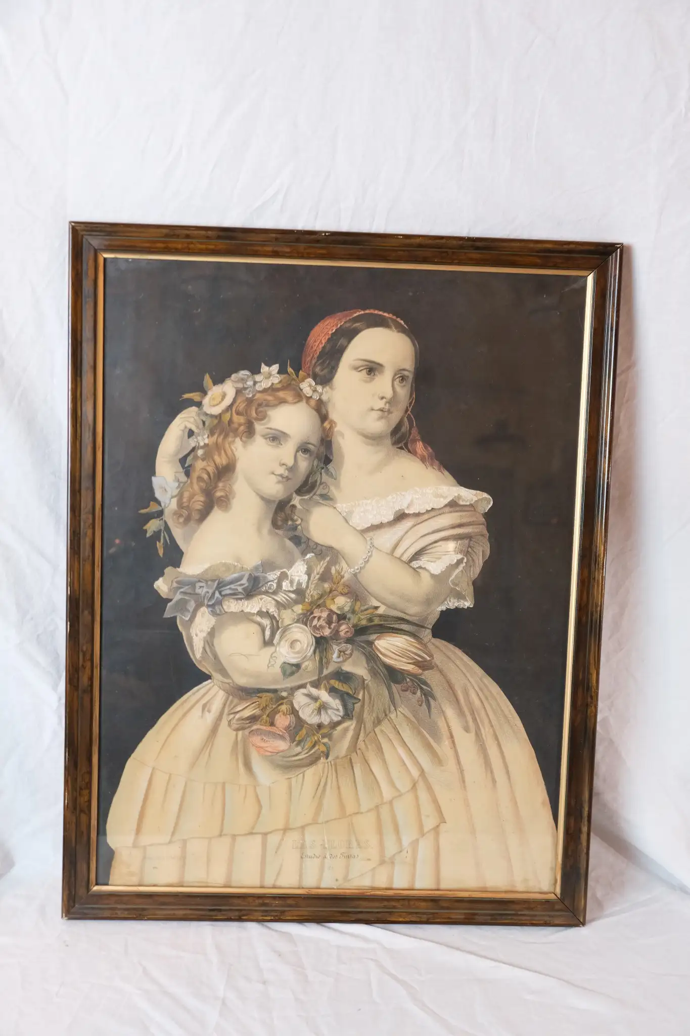 Retrato de Niñas del Siglo XIX con Marco de Madera