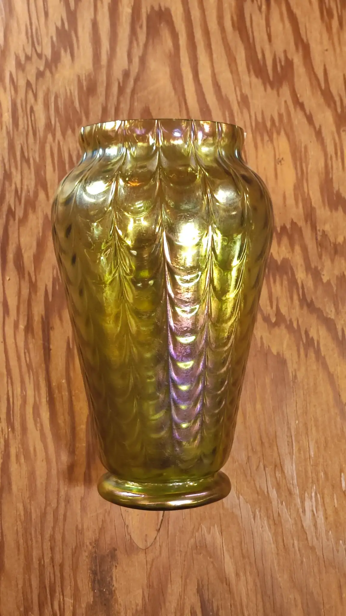 Florero Cristal Verde Irisado Bakalowits 1910